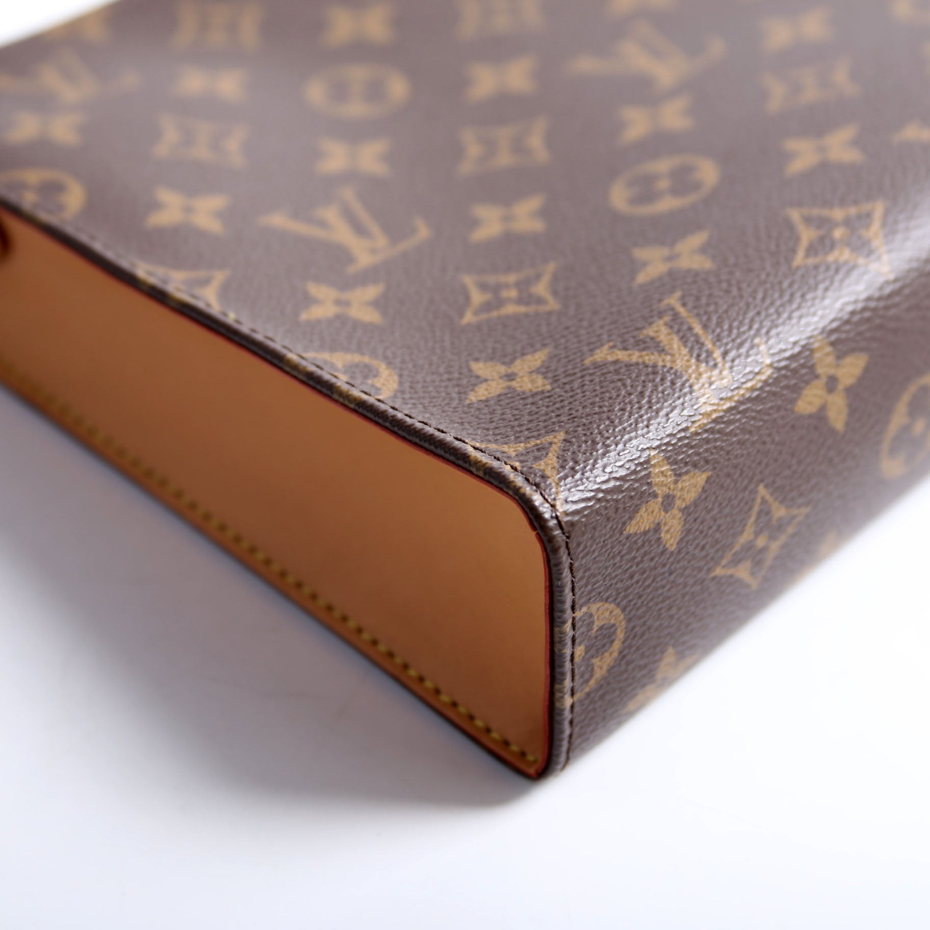 Toiletry Pouch On Chain Brown
