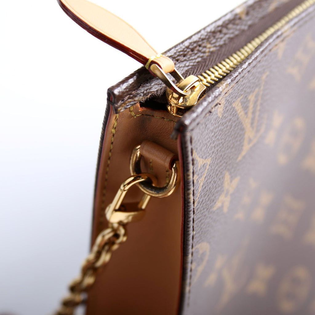 Toiletry Pouch On Chain Brown