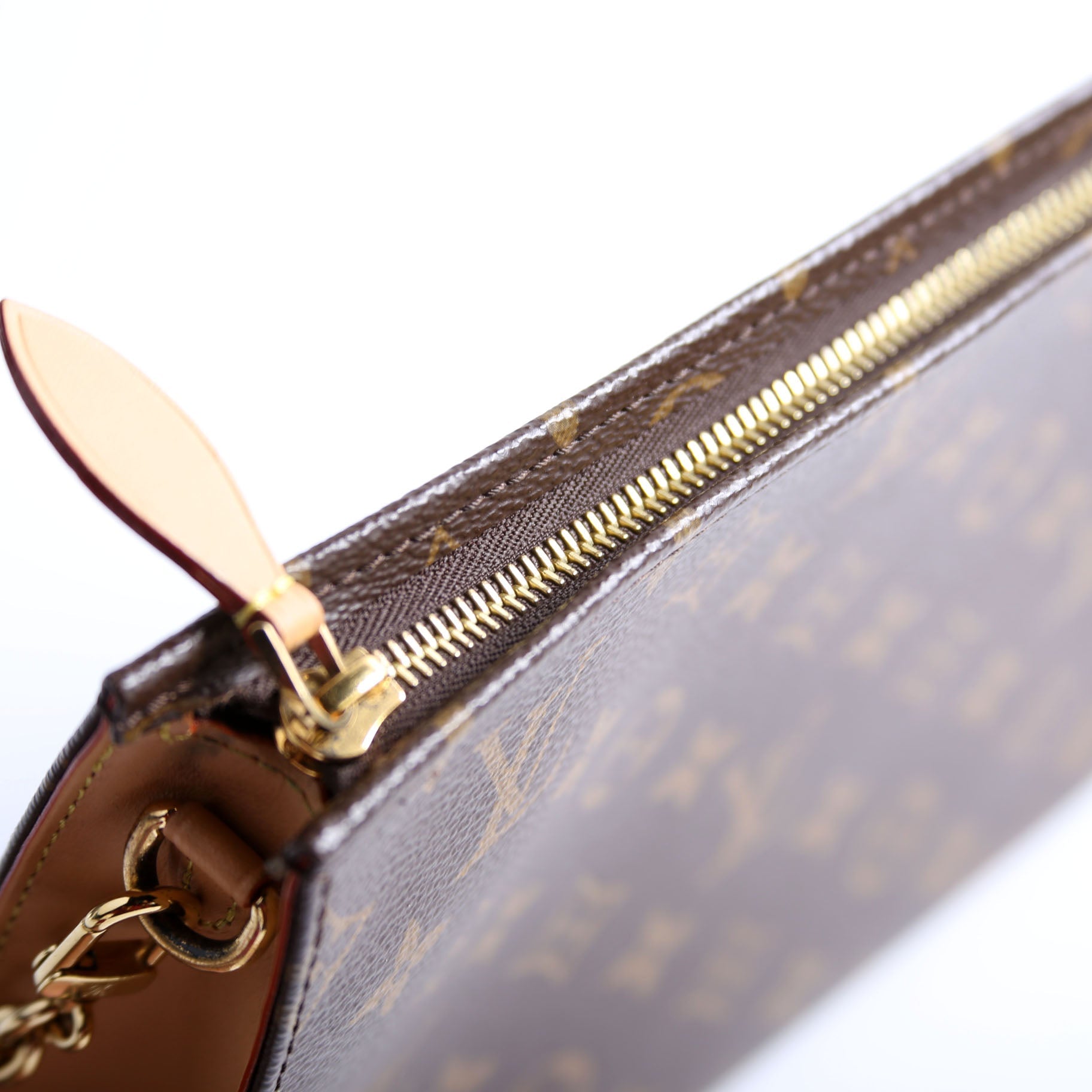 Toiletry Pouch On Chain Brown