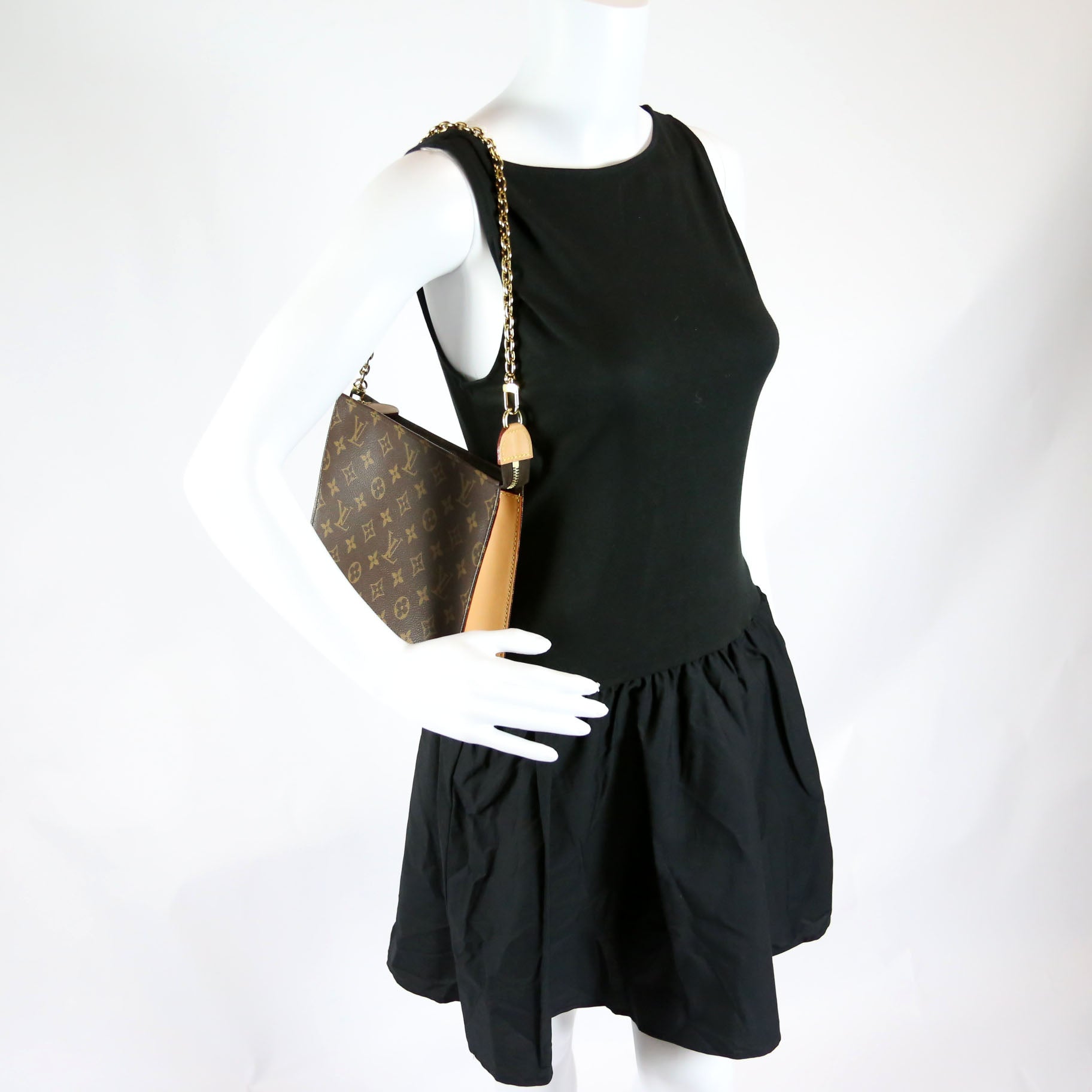 Toiletry Pouch On Chain Brown