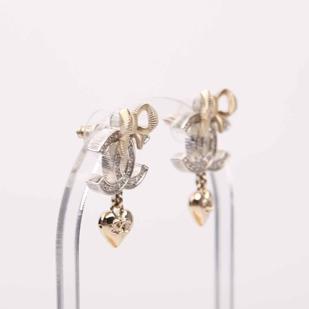 CC Strass Bow Heart Drop Stud Earrings