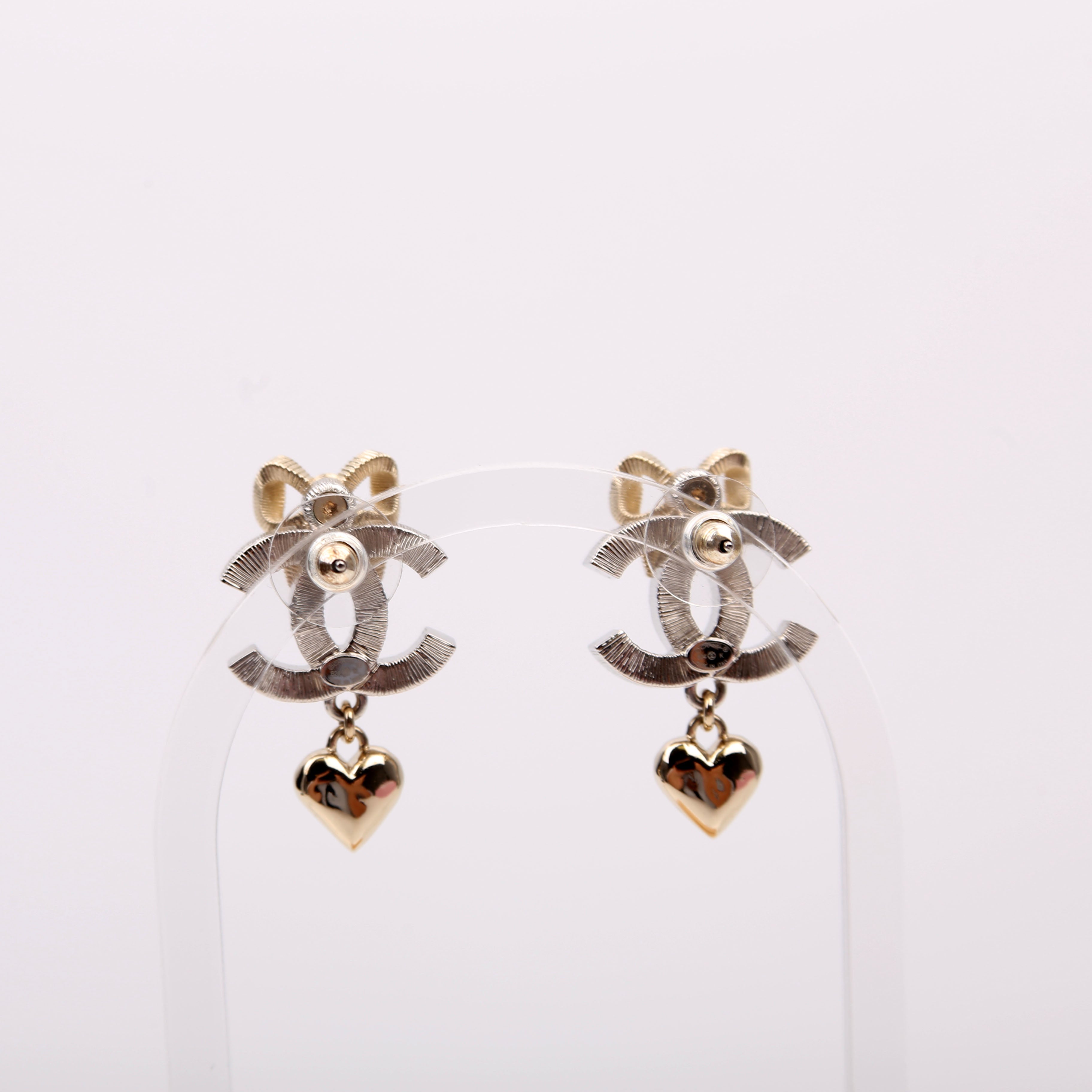 CC Strass Bow Heart Drop Stud Earrings