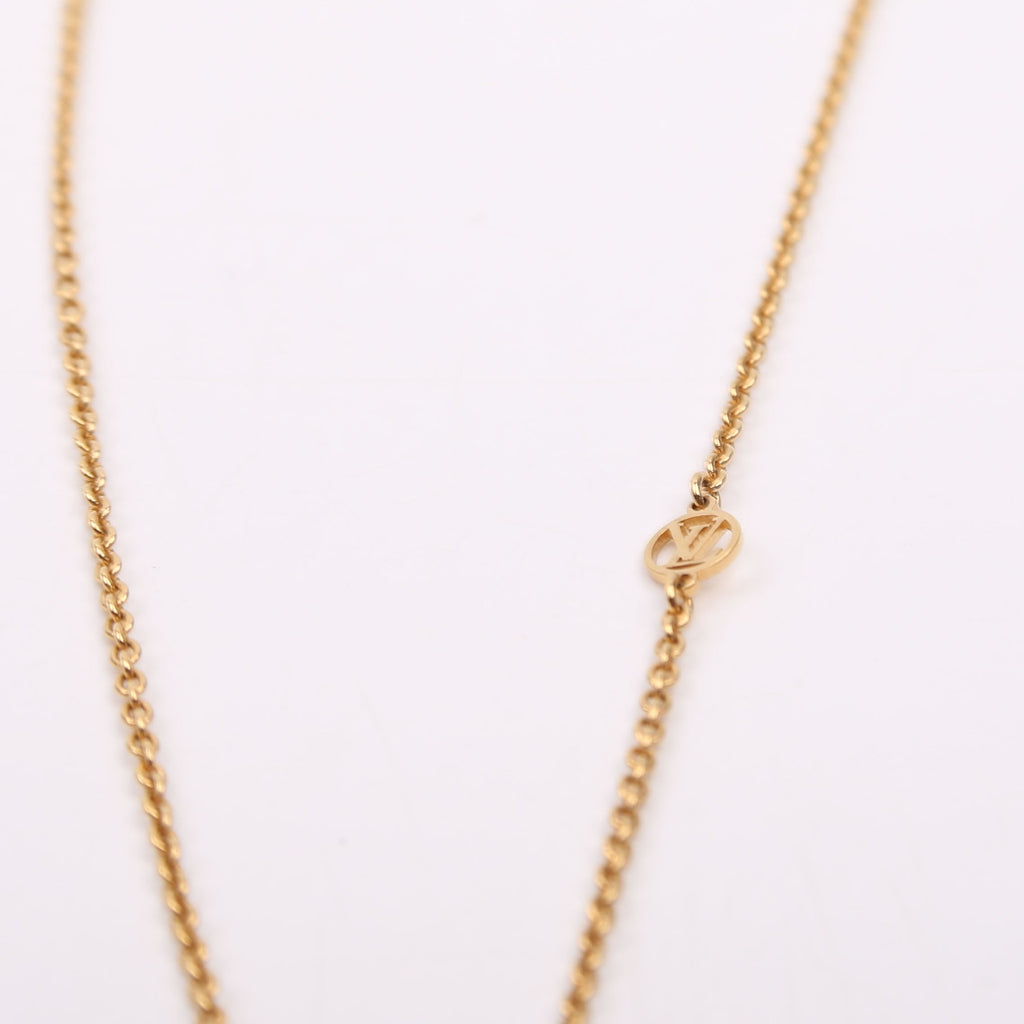 Essential V Necklace