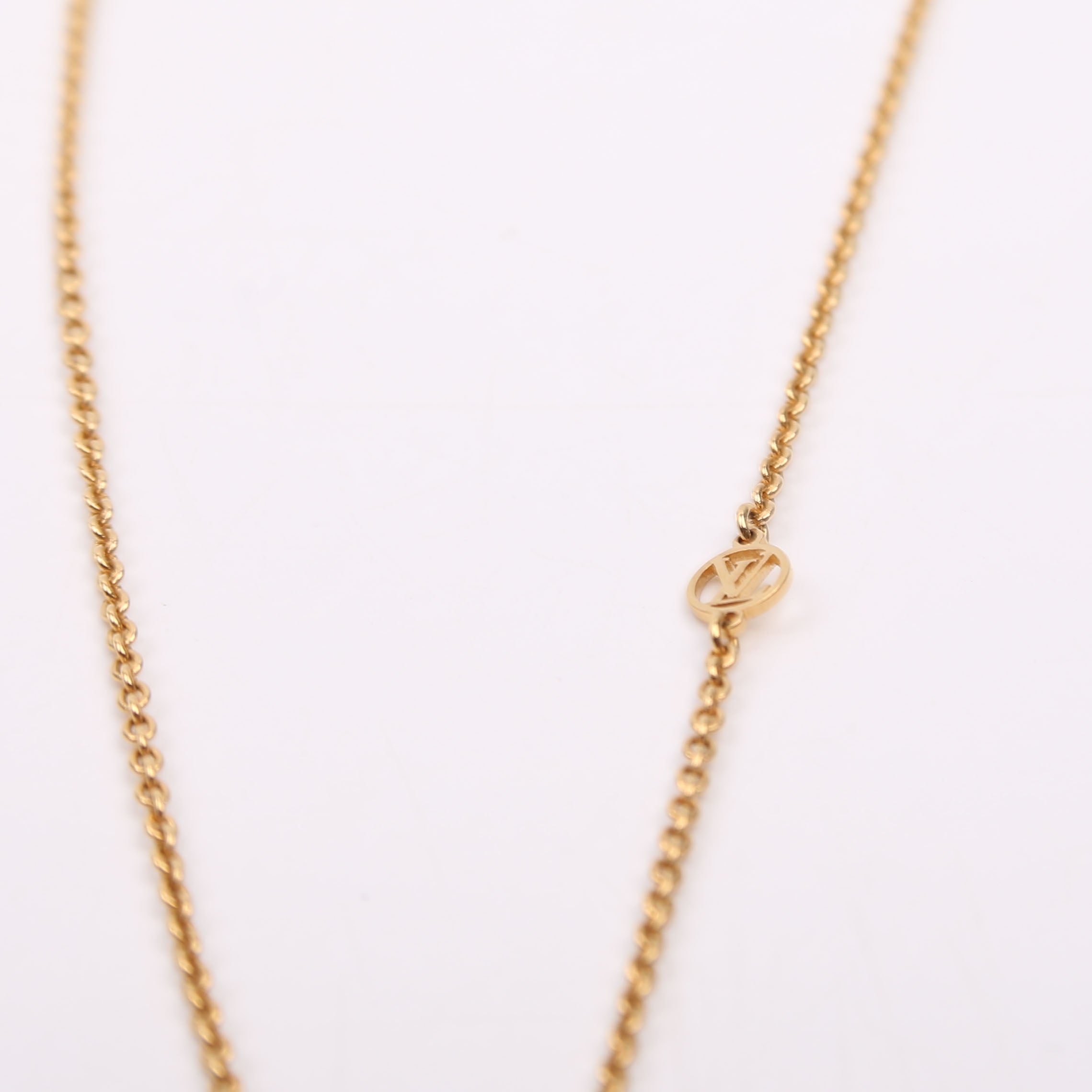 Essential V Necklace