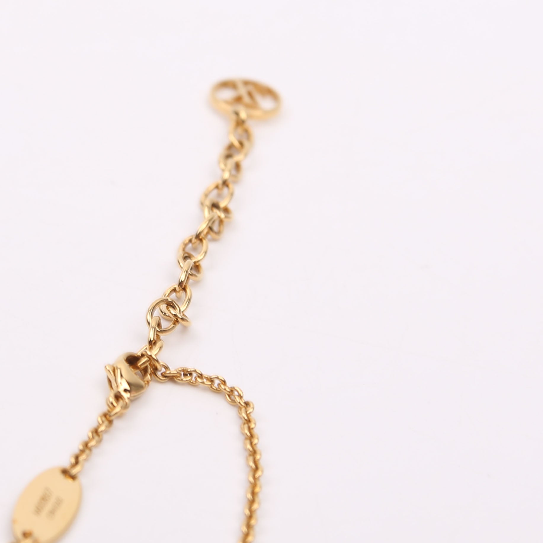 Essential V Necklace