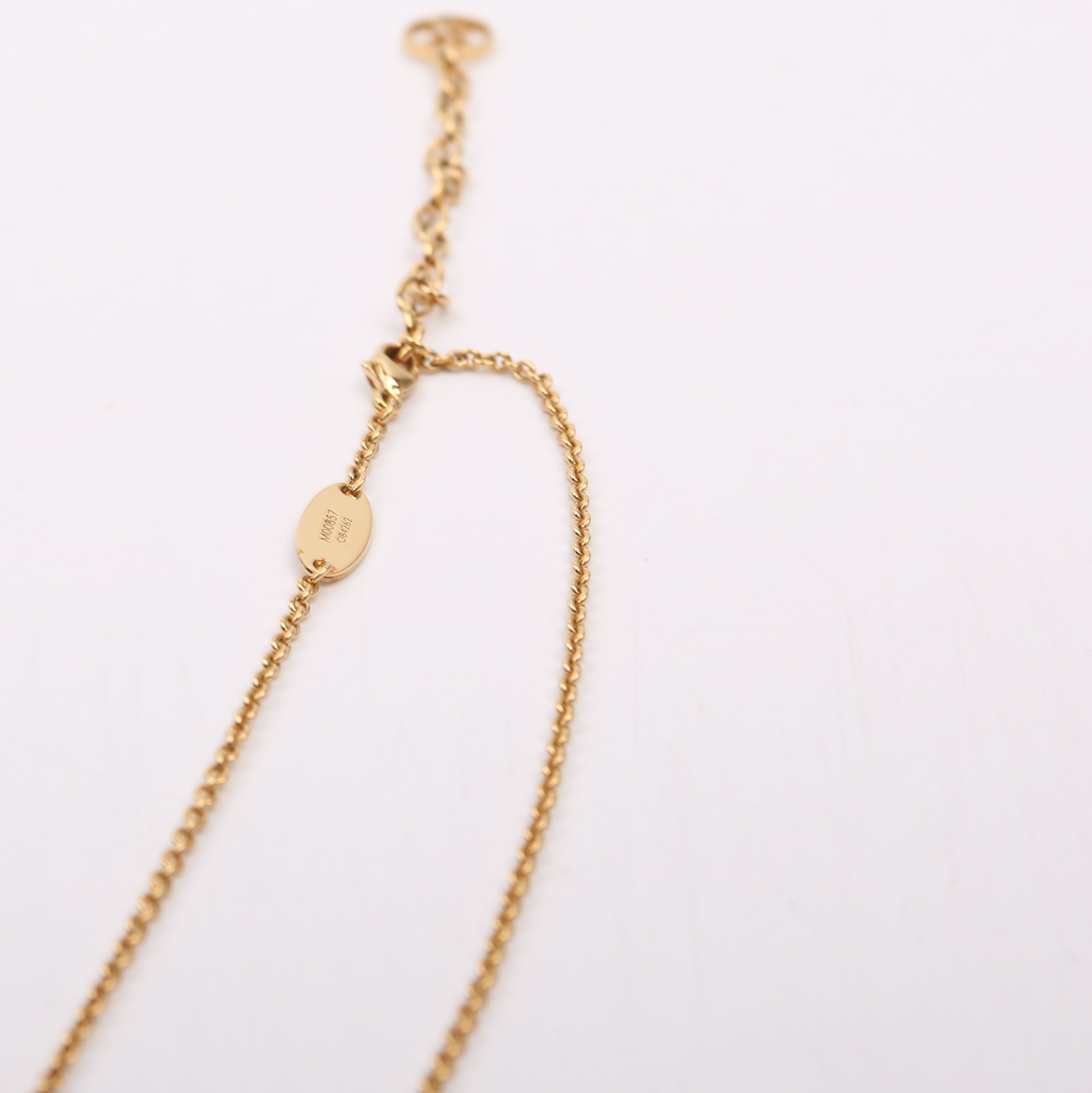 Essential V Necklace