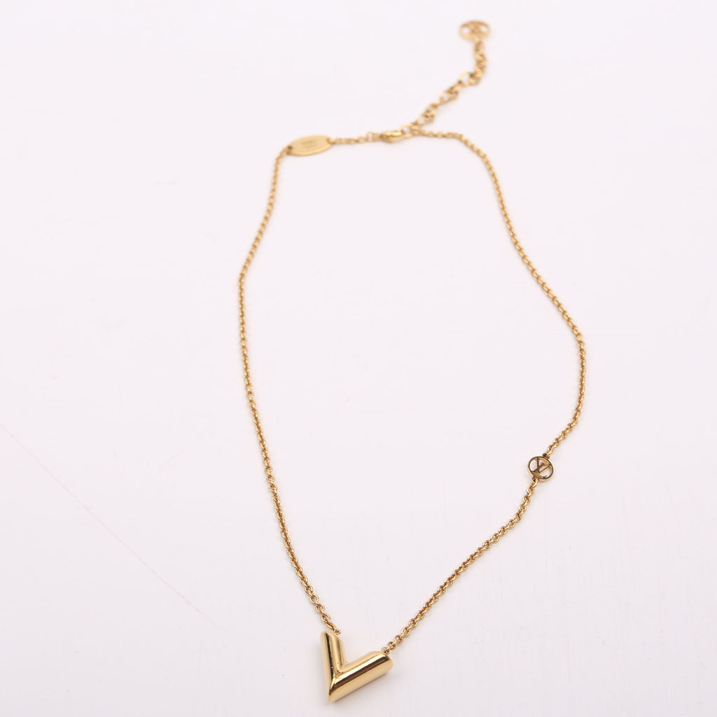 Essential V Necklace