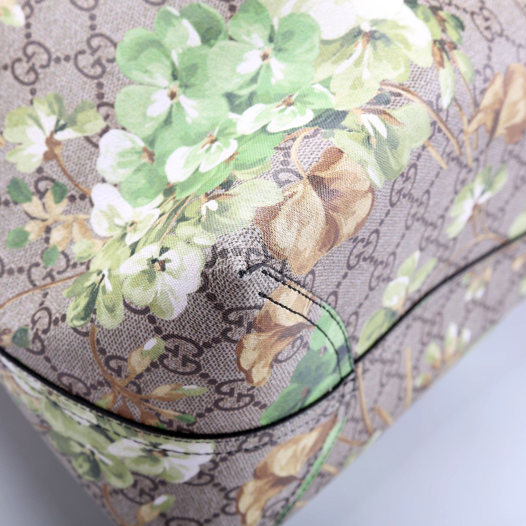 368568 GG Blooms Reverse Medium Tote Beige/Green/Black
