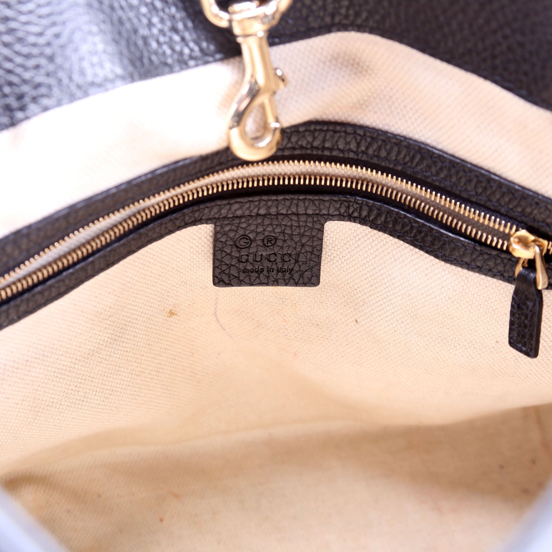 536196 Soho Chain Tote Newer Black