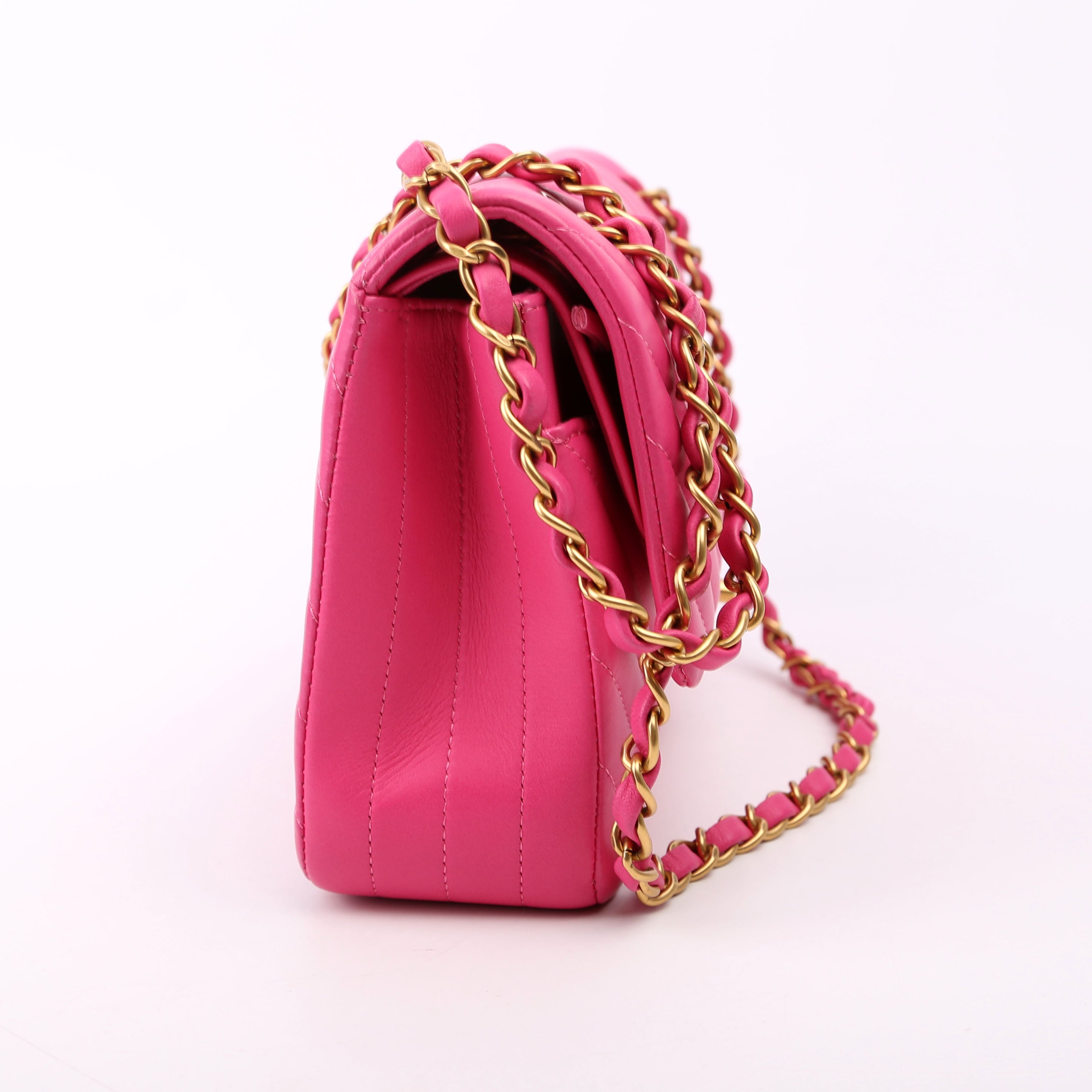 Classic Flap Medium Chevron Lambskin 21M Pink