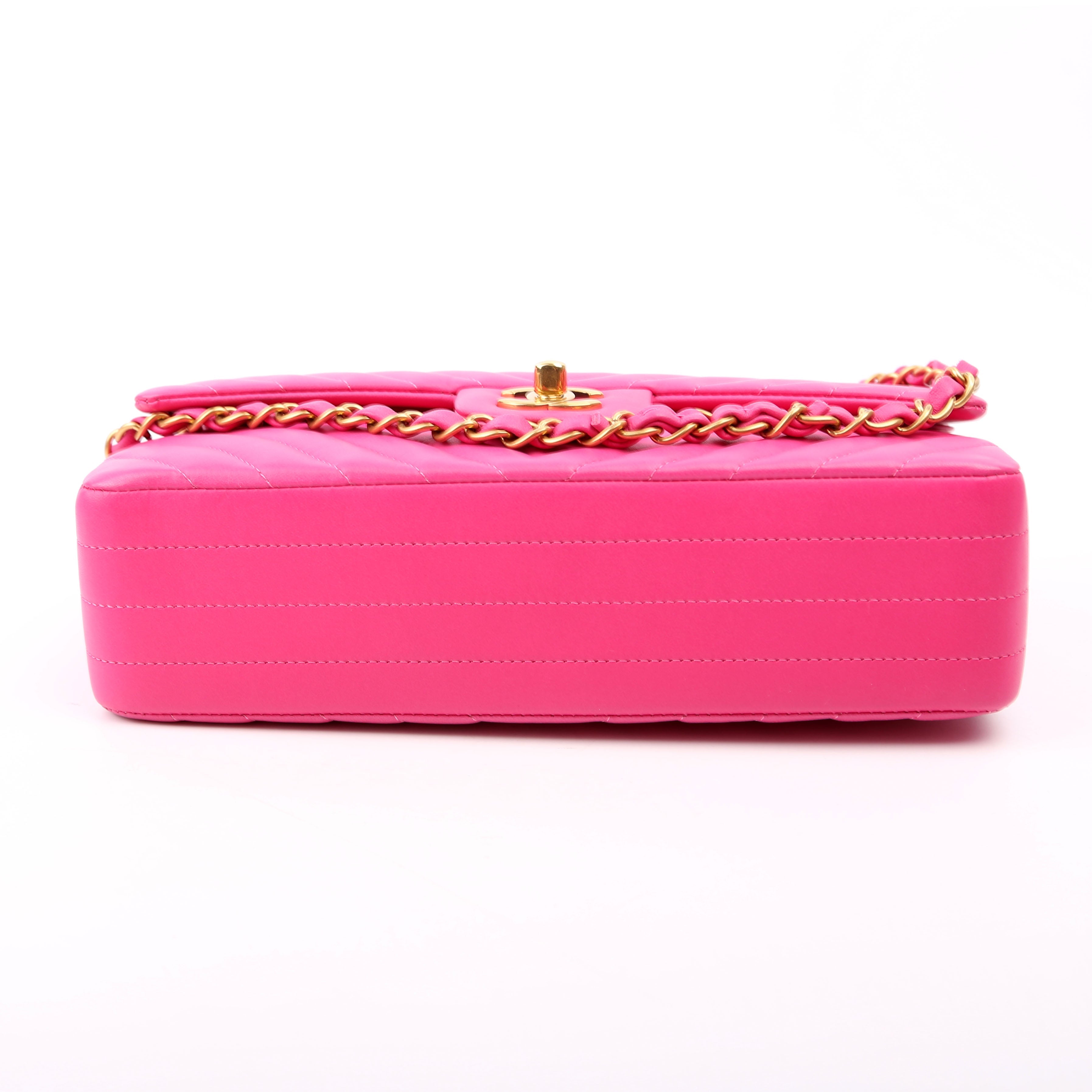 Classic Flap Medium Chevron Lambskin 21M Pink
