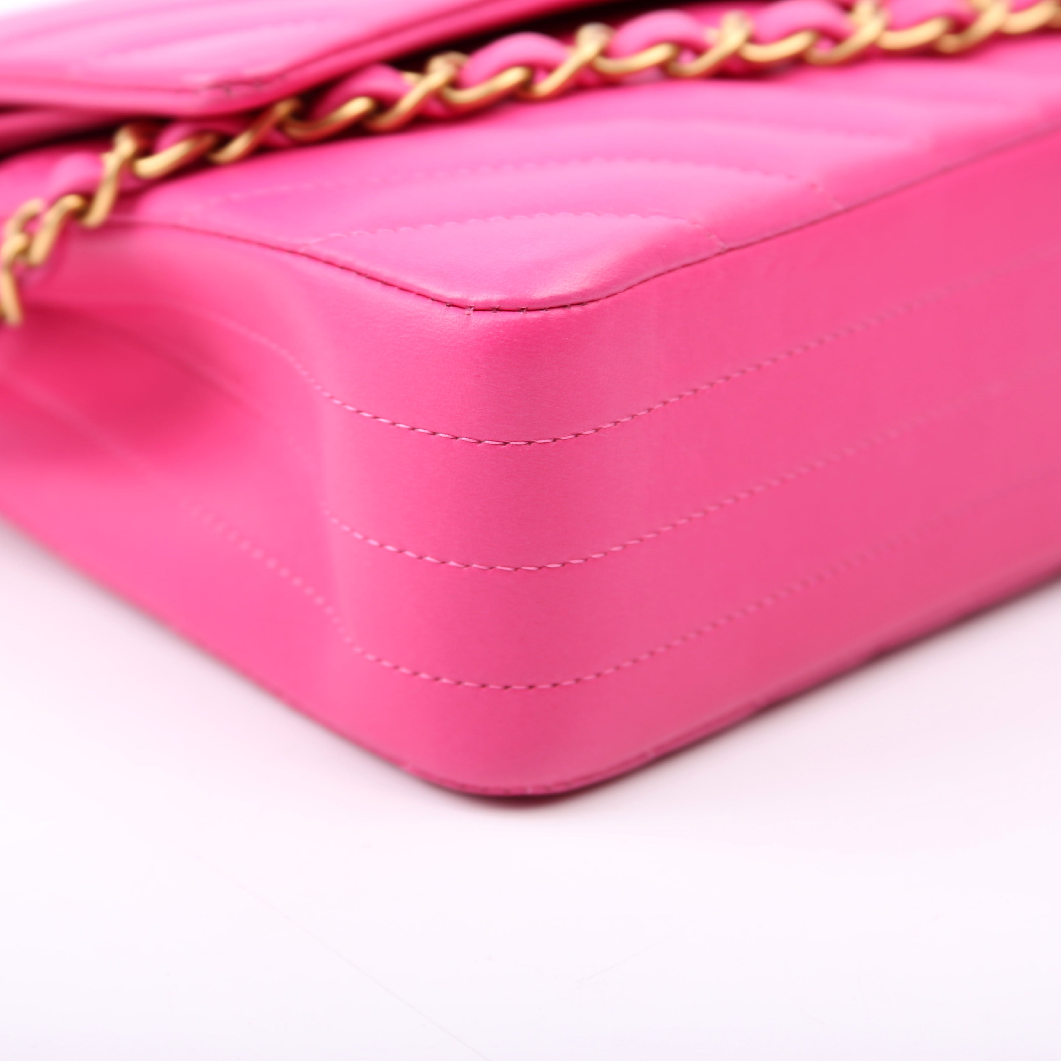 Classic Flap Medium Chevron Lambskin 21M Pink