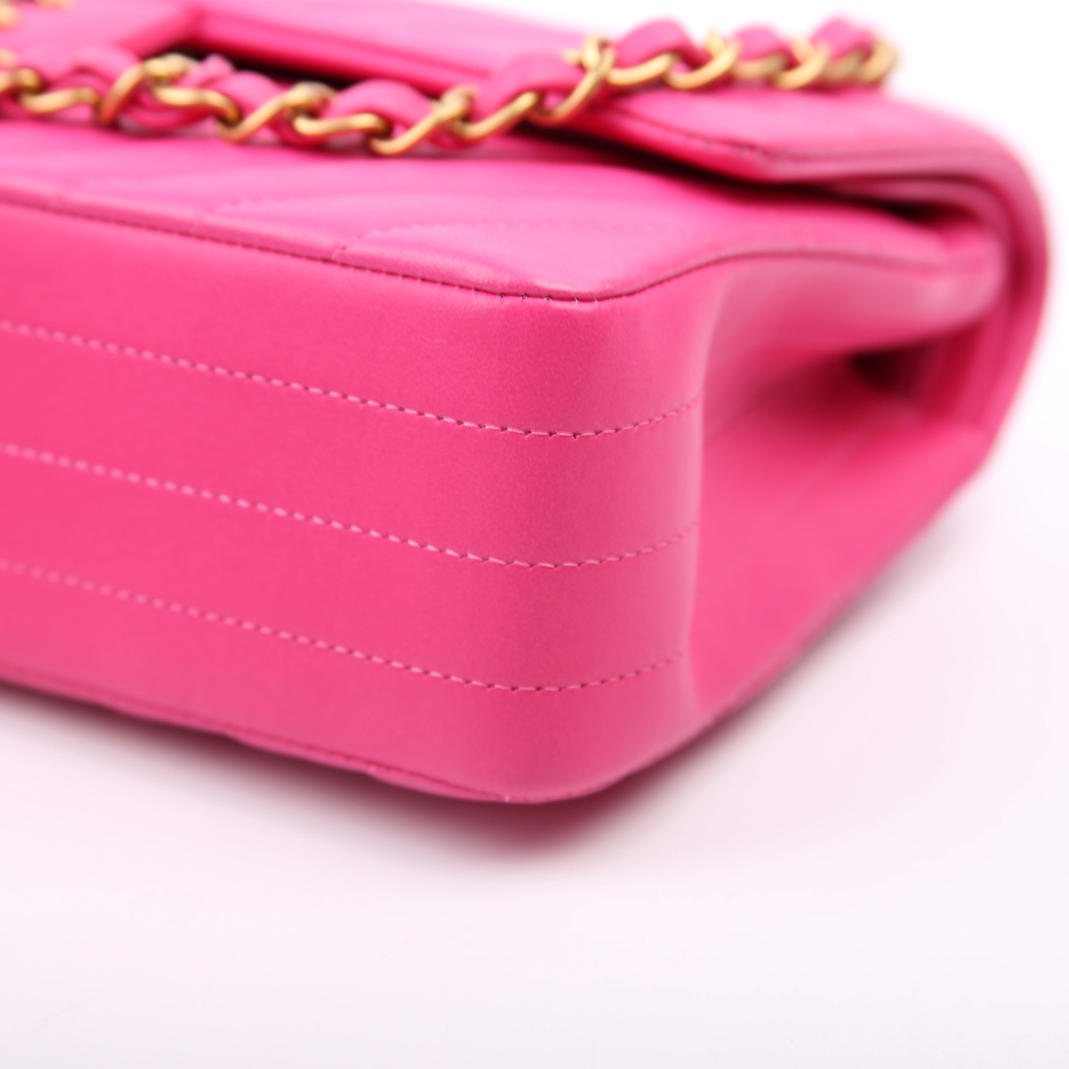 Classic Flap Medium Chevron Lambskin 21M Pink