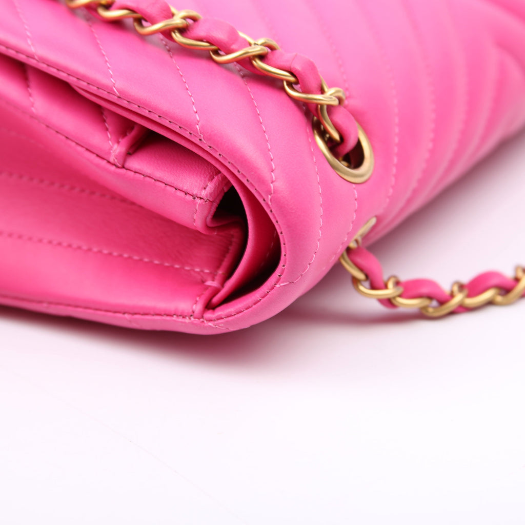 Classic Flap Medium Chevron Lambskin 21M Pink