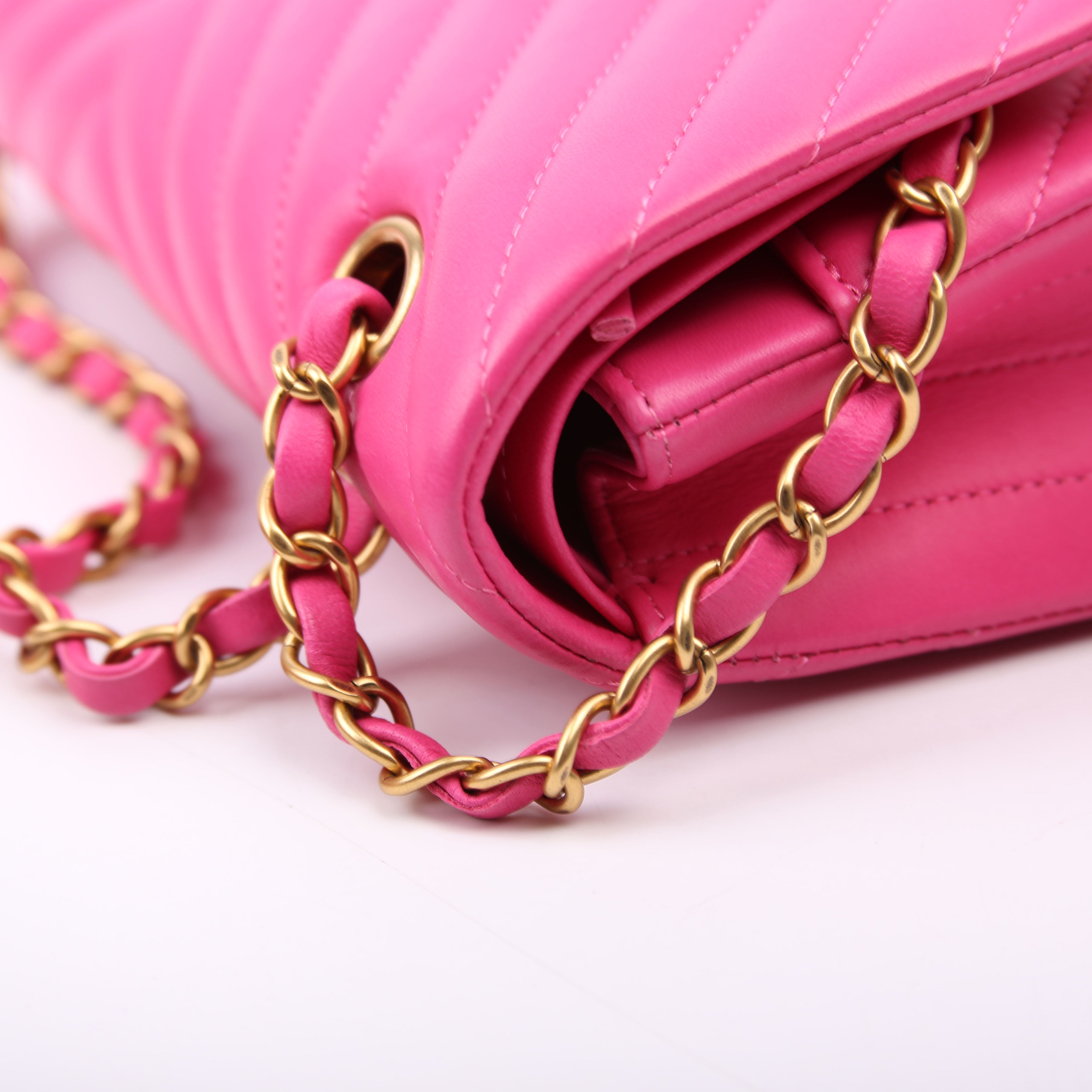 Classic Flap Medium Chevron Lambskin 21M Pink