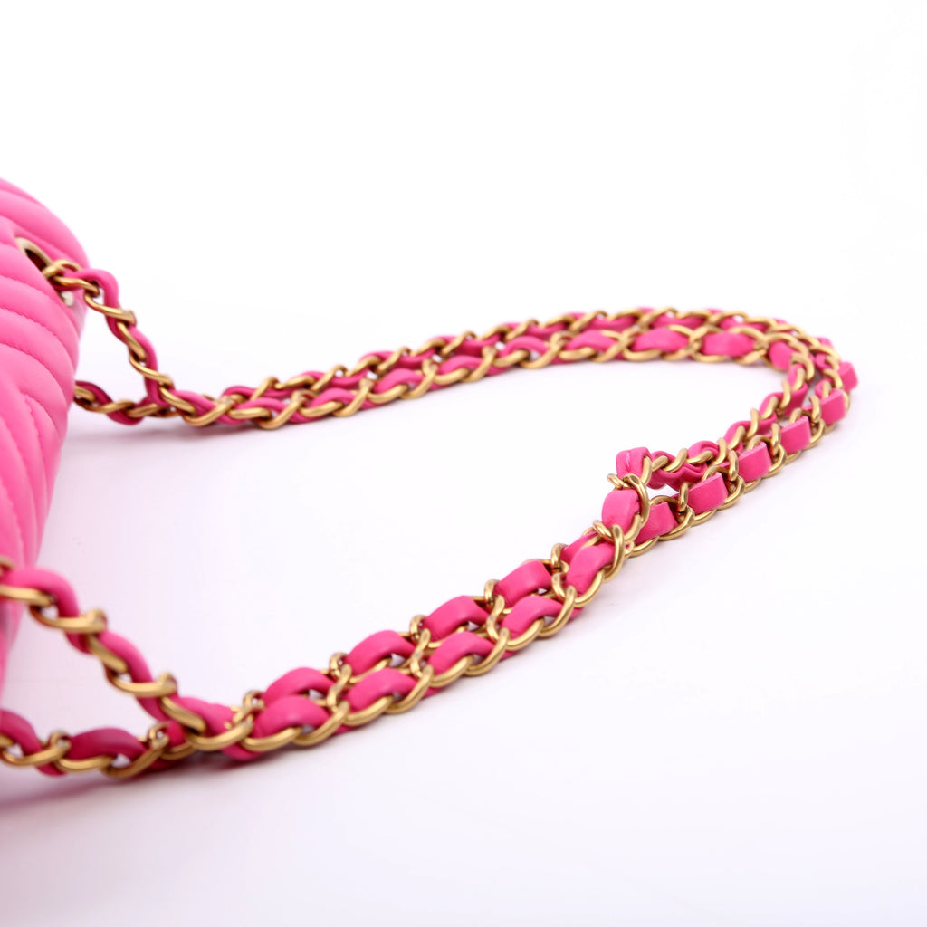 Classic Flap Medium Chevron Lambskin 21M Pink