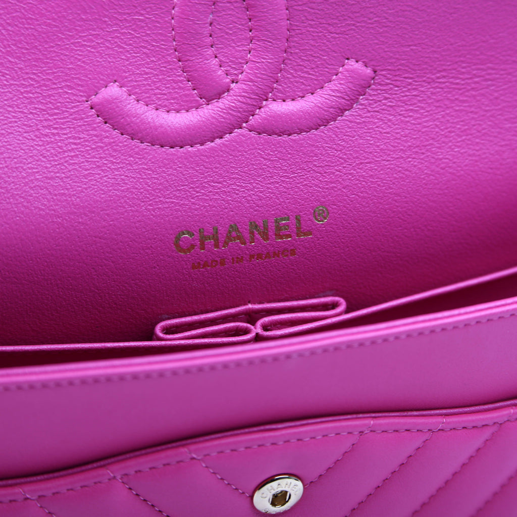Classic Flap Medium Chevron Lambskin 21M Pink