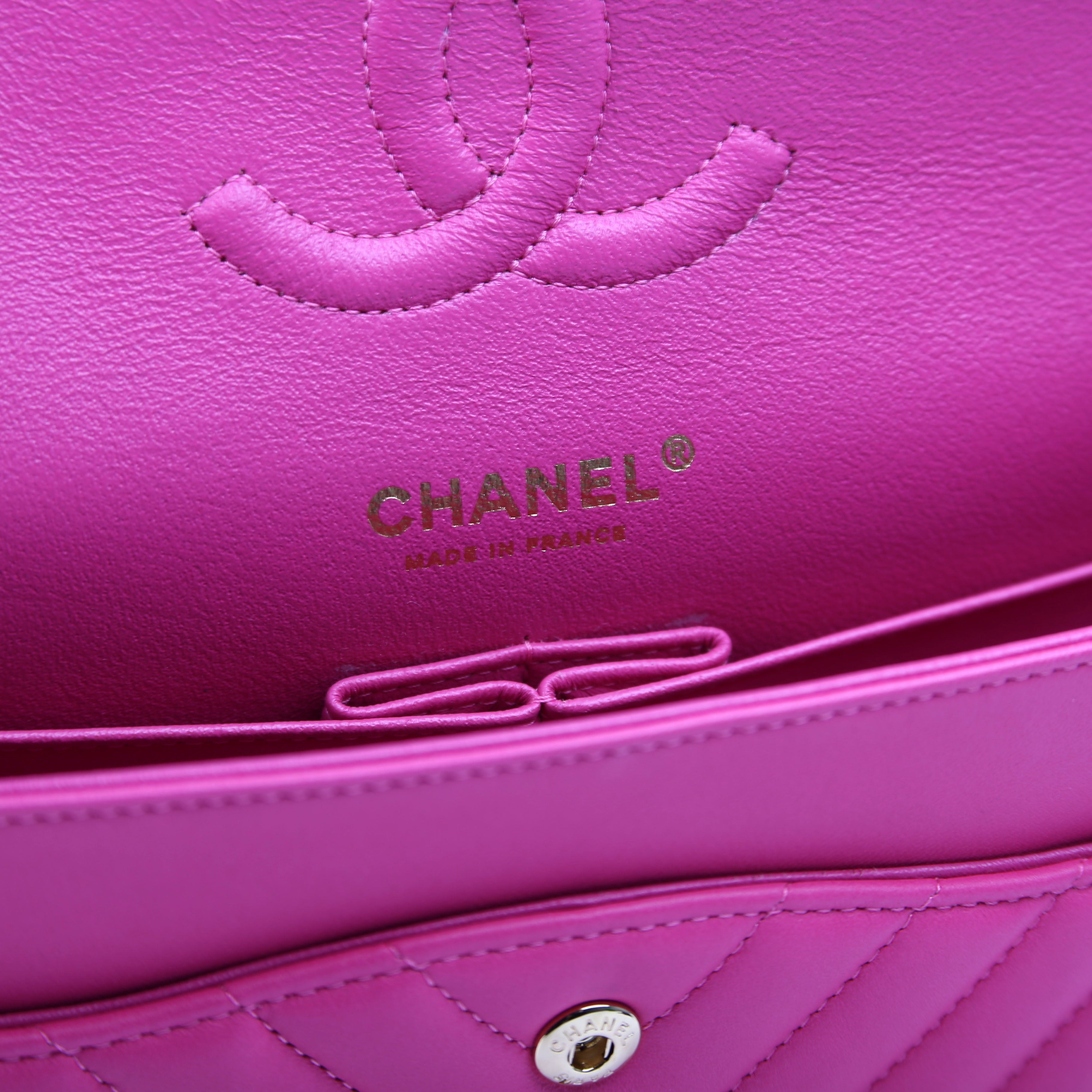 Classic Flap Medium Chevron Lambskin 21M Pink