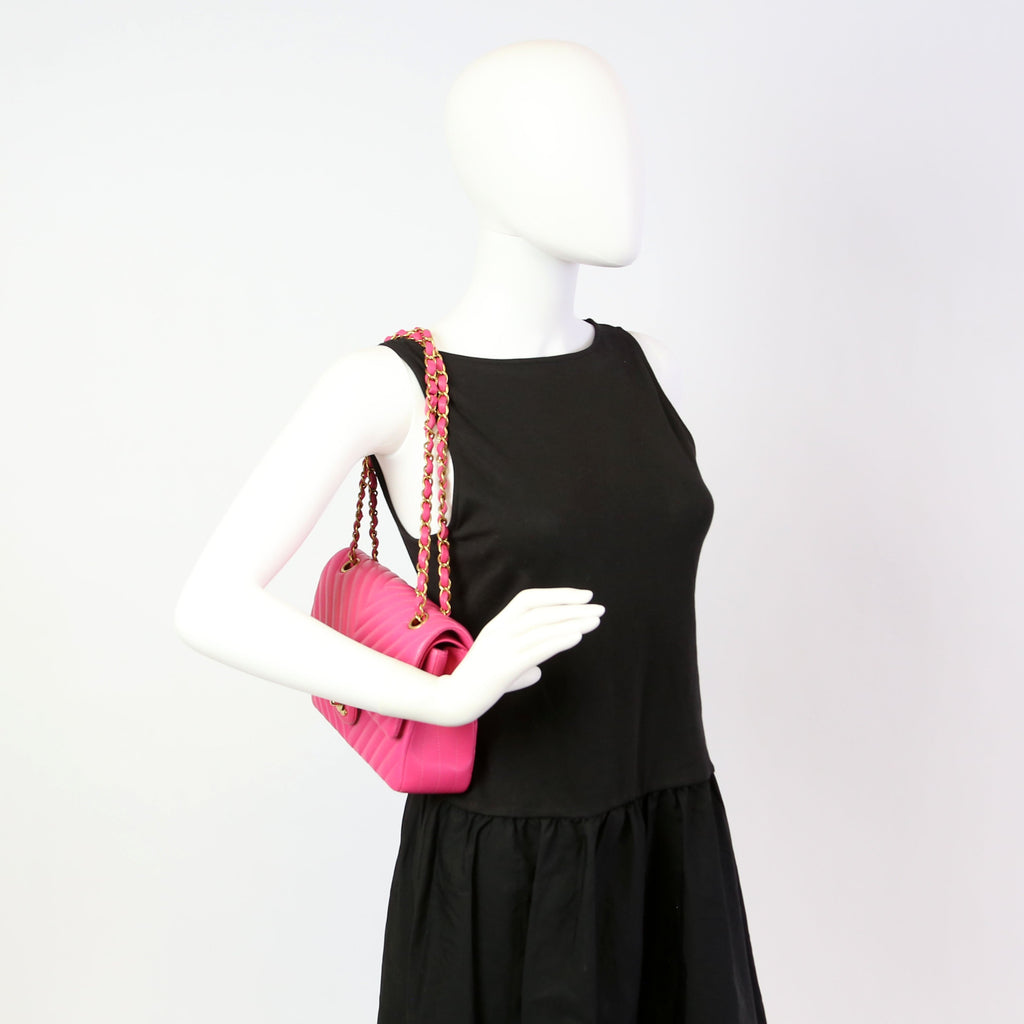 Classic Flap Medium Chevron Lambskin 21M Pink