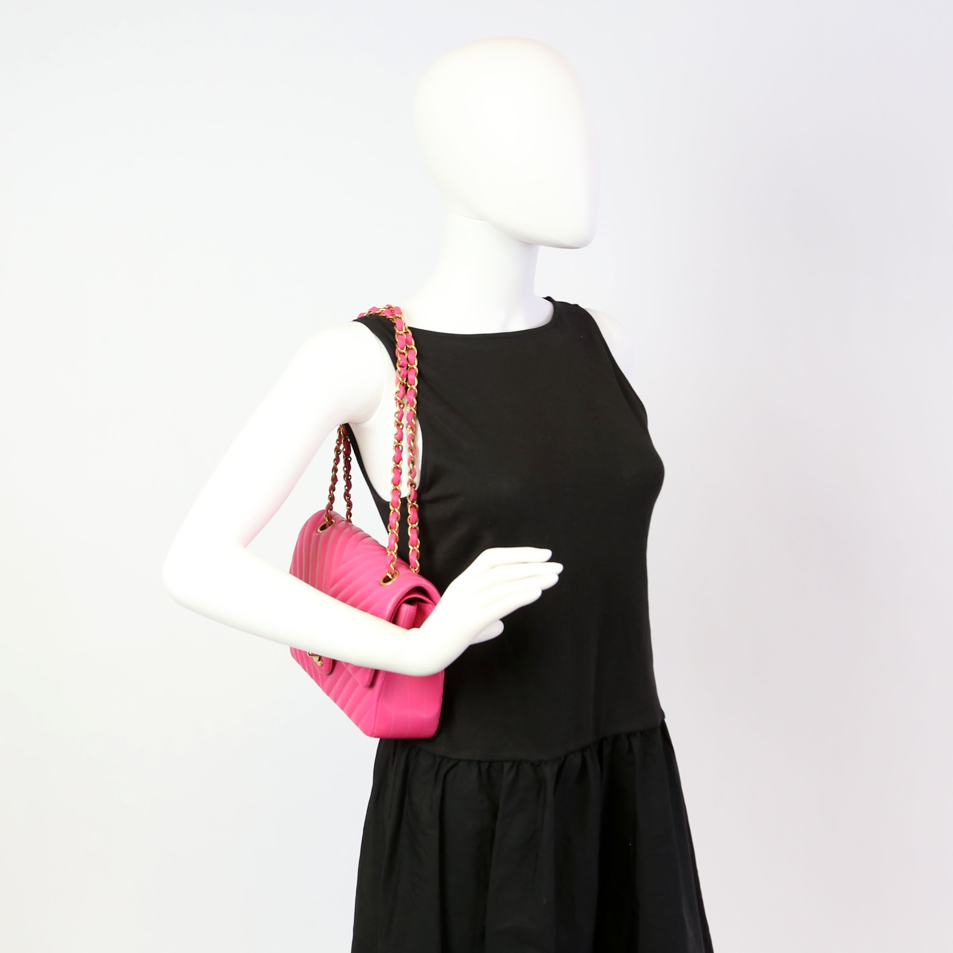 Classic Flap Medium Chevron Lambskin 21M Pink