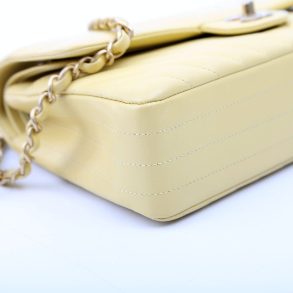 Classic Flap Medium Chevron Lambskin 28M Yellow