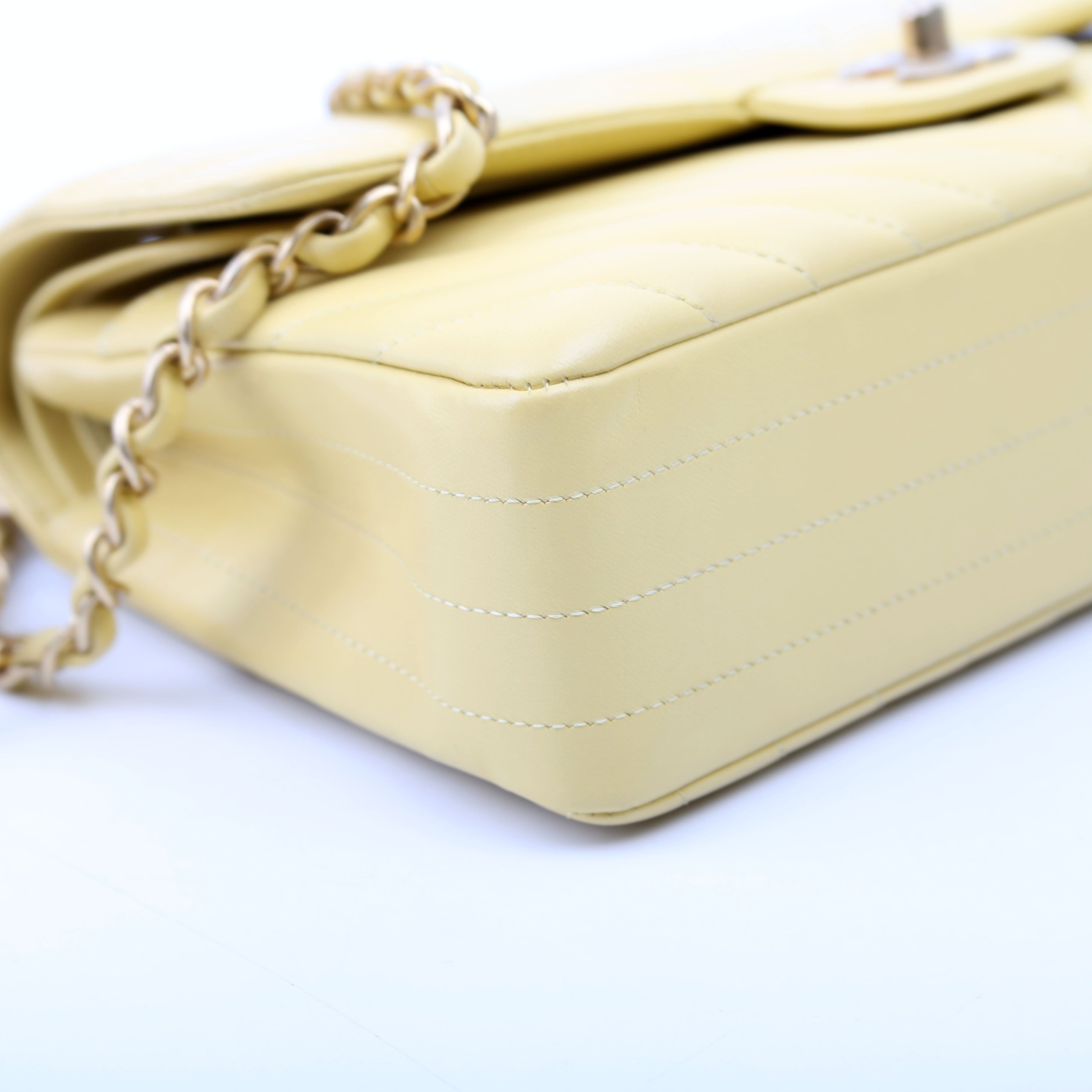 Classic Flap Medium Chevron Lambskin 28M Yellow