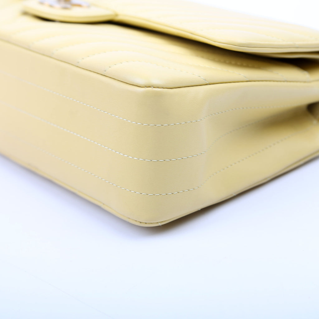 Classic Flap Medium Chevron Lambskin 28M Yellow