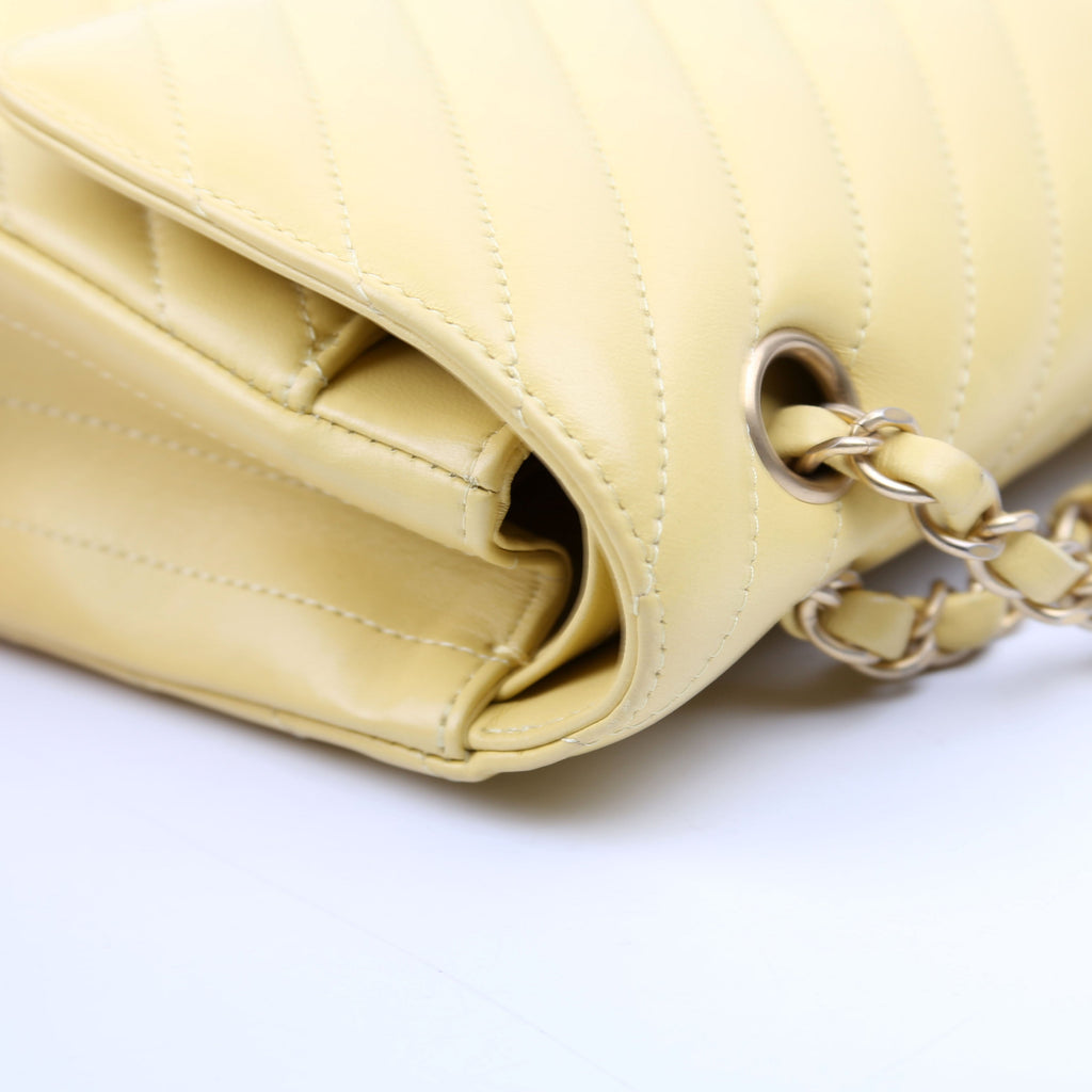 Classic Flap Medium Chevron Lambskin 28M Yellow