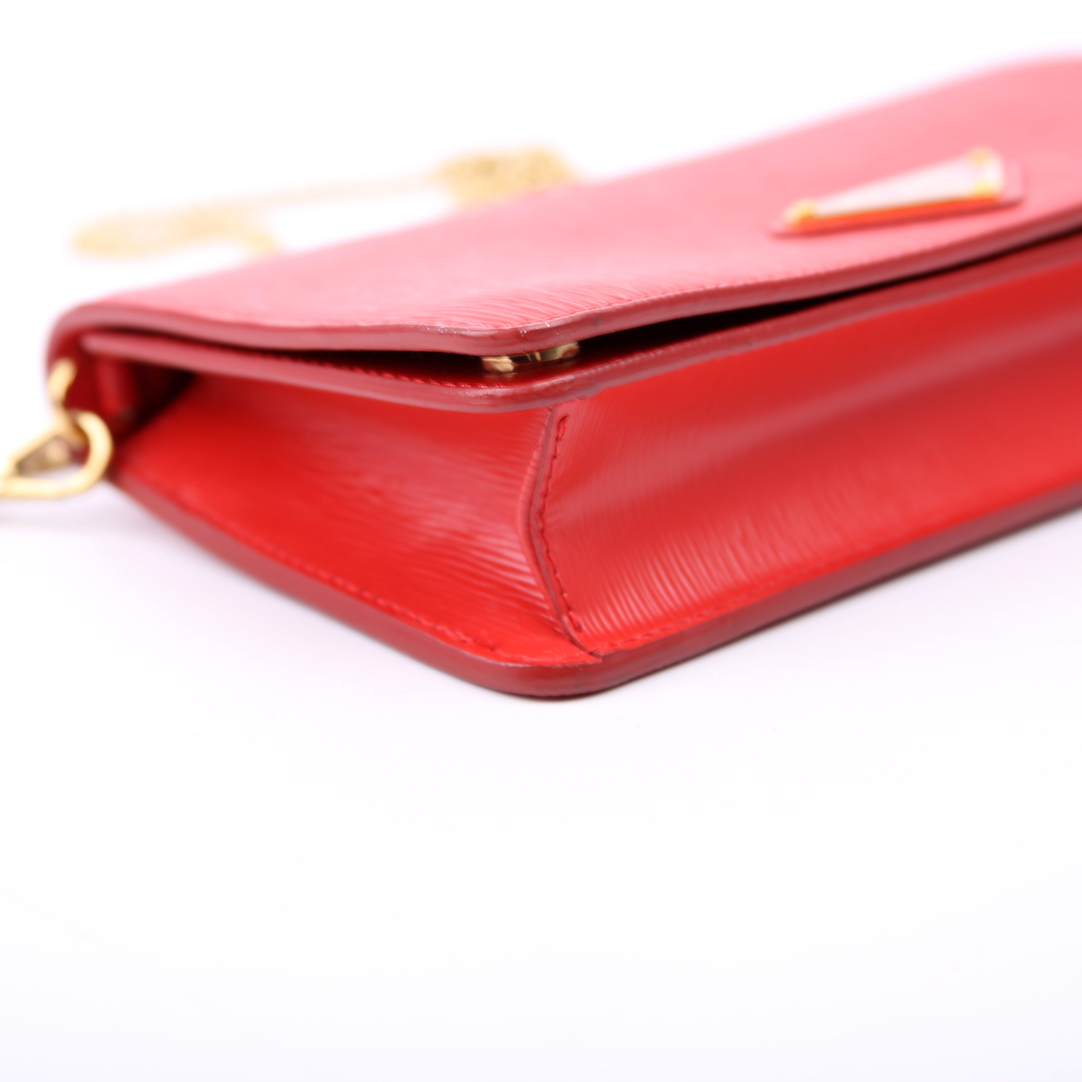Vitello Move Chain Wallet Red