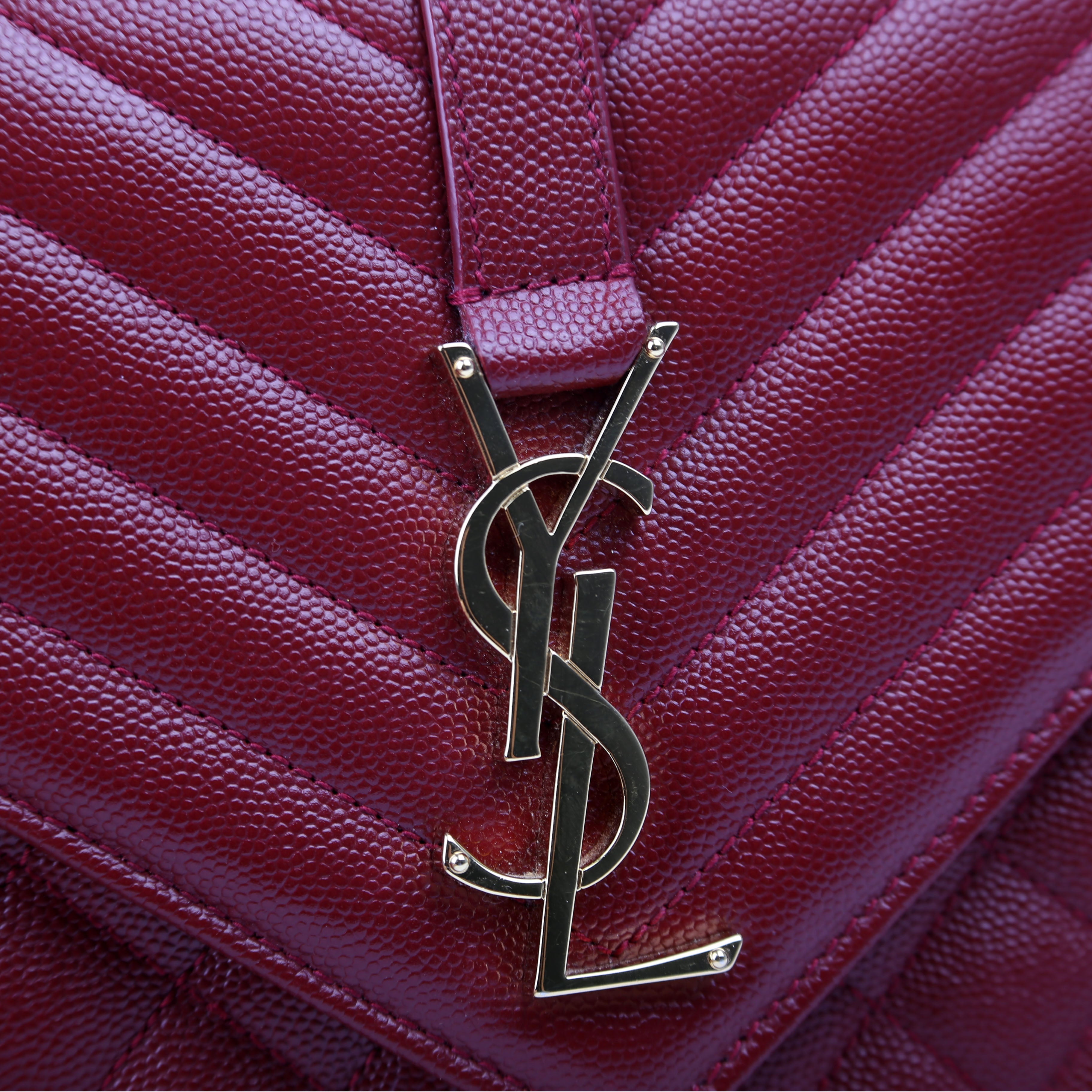 Envelope Medium Tri-Quilt Maroon