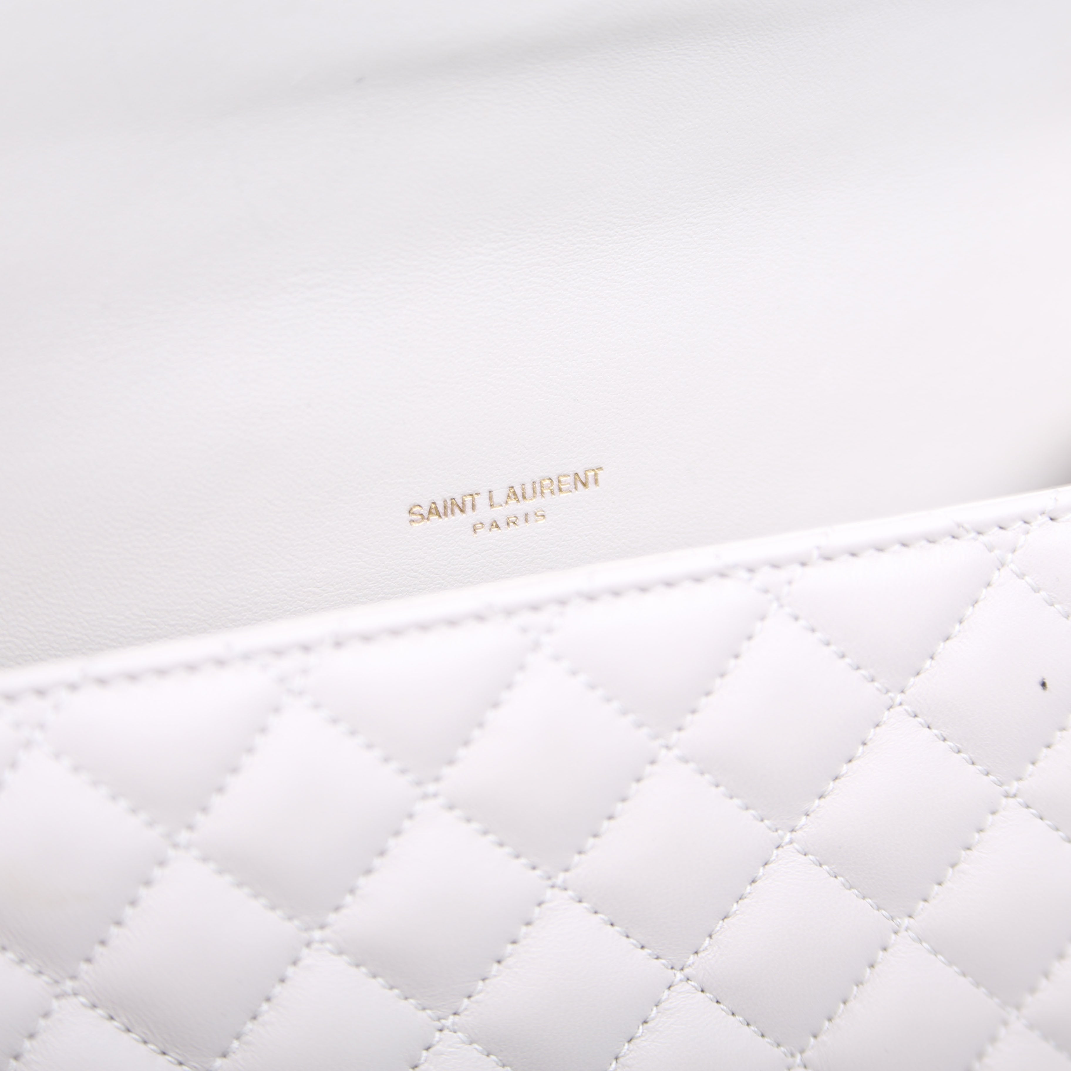 Envelope Medium Tri-Quilt White