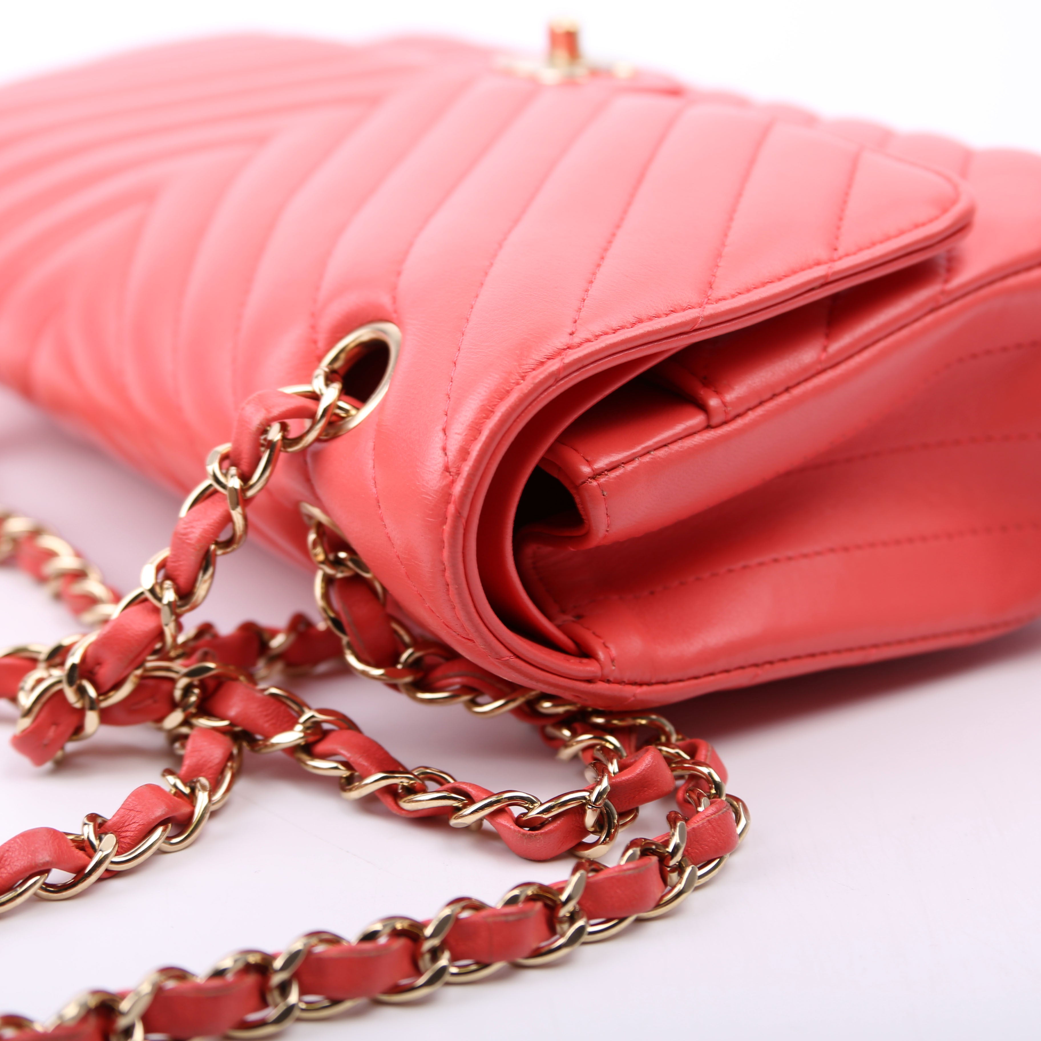 Classic Flap Medium Chevron Lambskin 27M Salmon