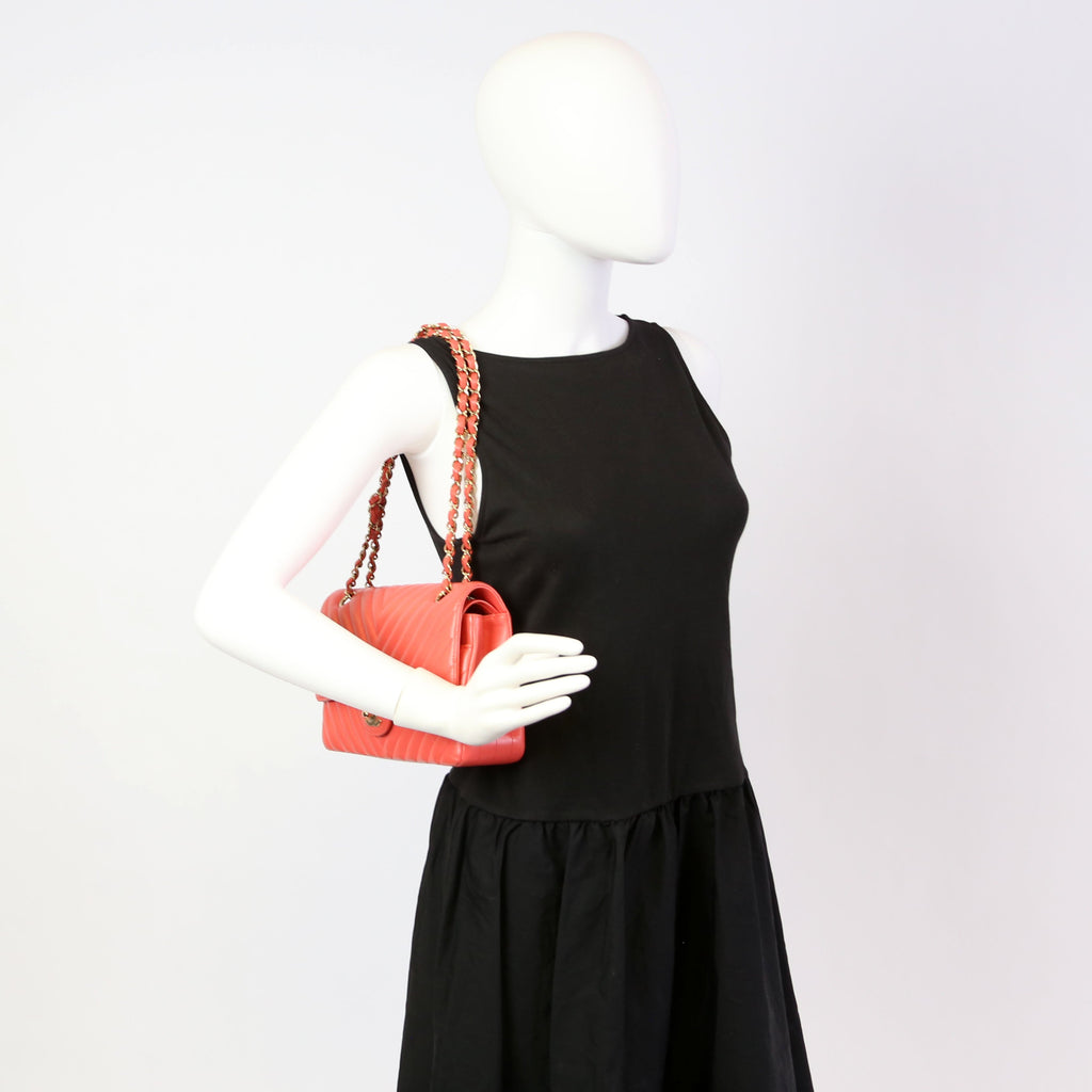 Classic Flap Medium Chevron Lambskin 27M Salmon