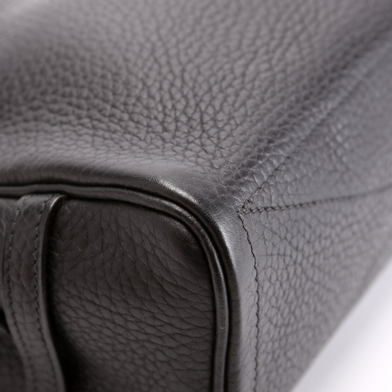 Victoria PM Pouch Taurillon Clemence Black