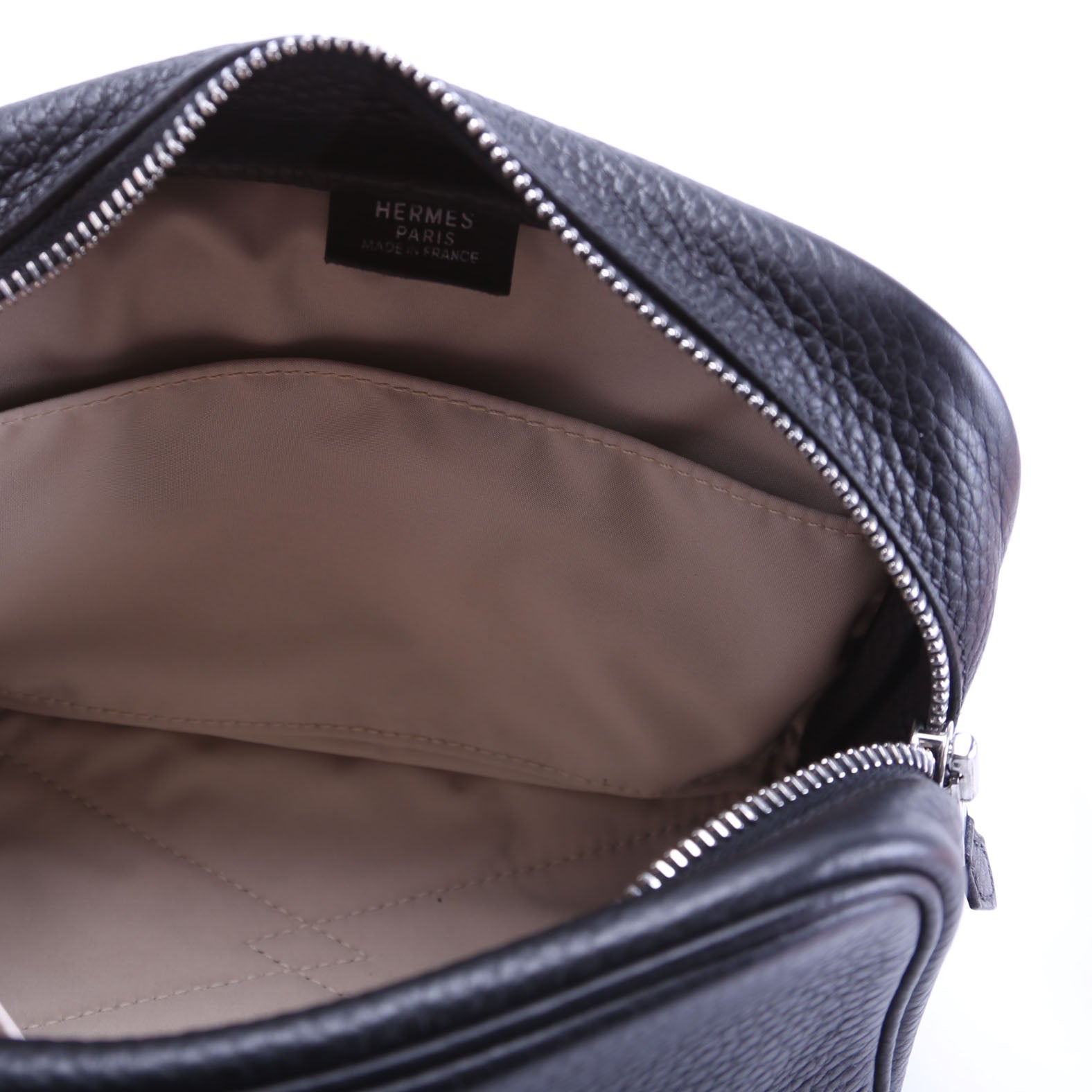 Victoria PM Pouch Taurillon Clemence Black