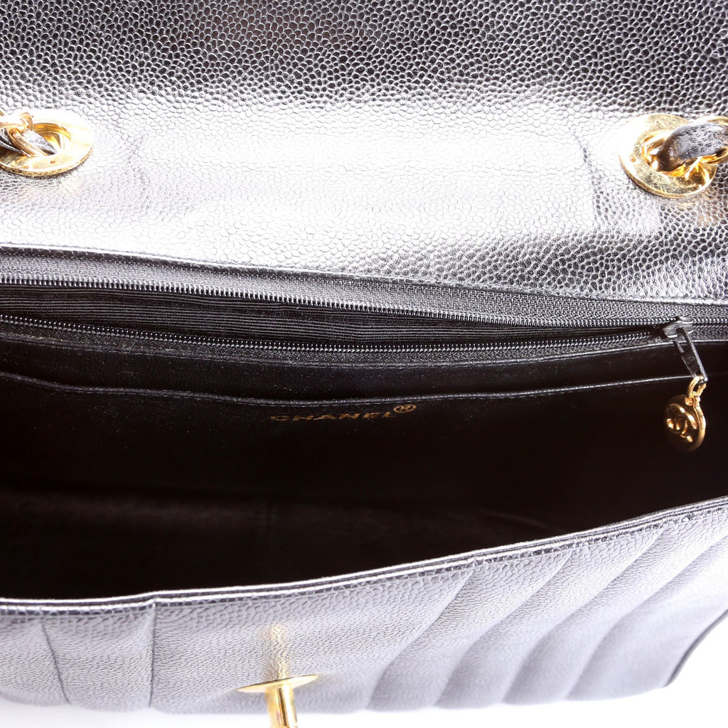 Flap Bag Vertical Quilted Caviar Jumbo 27M Black