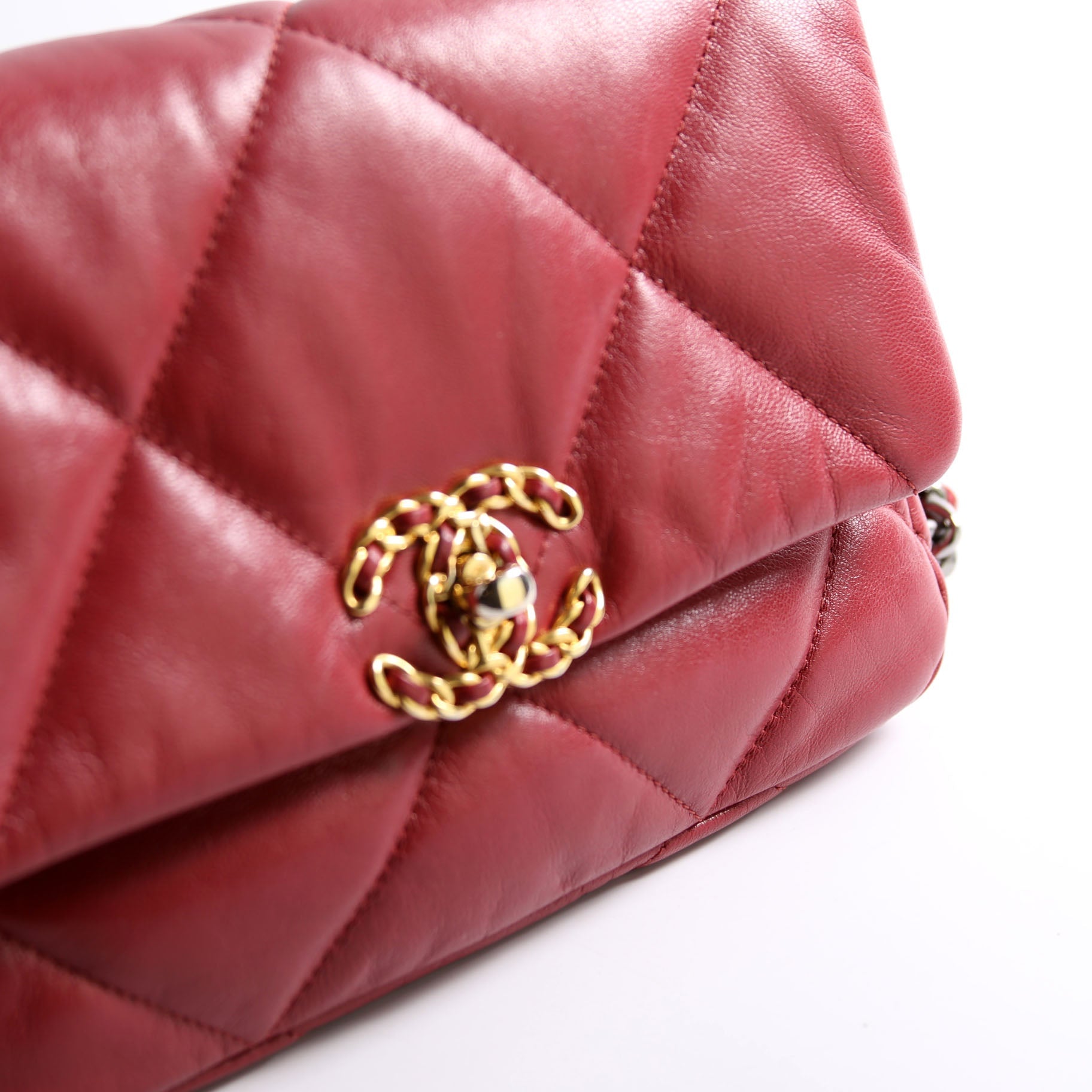 Quilted Goatskin 19 Medium Flap 30M Red