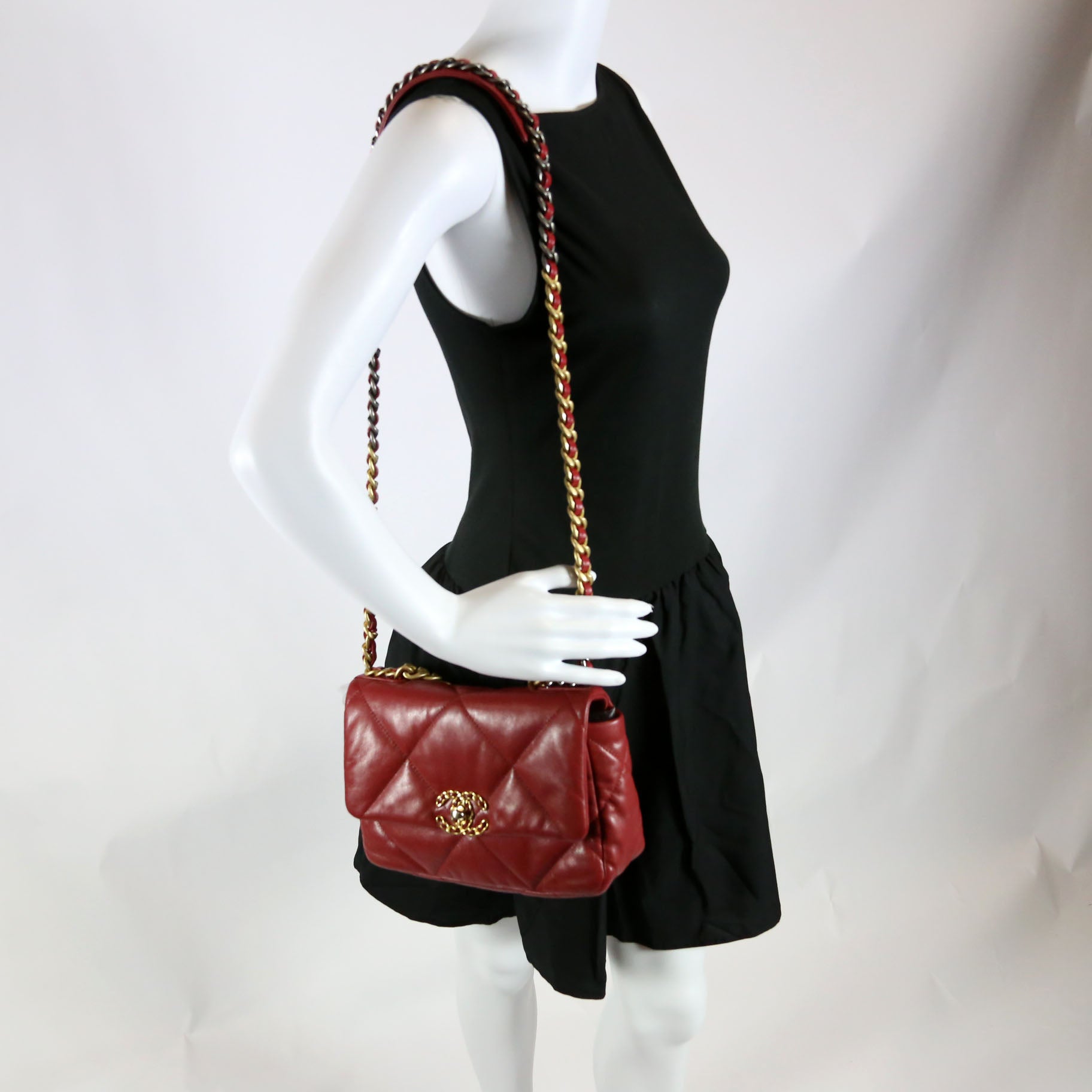 Quilted Goatskin 19 Medium Flap 30M Red