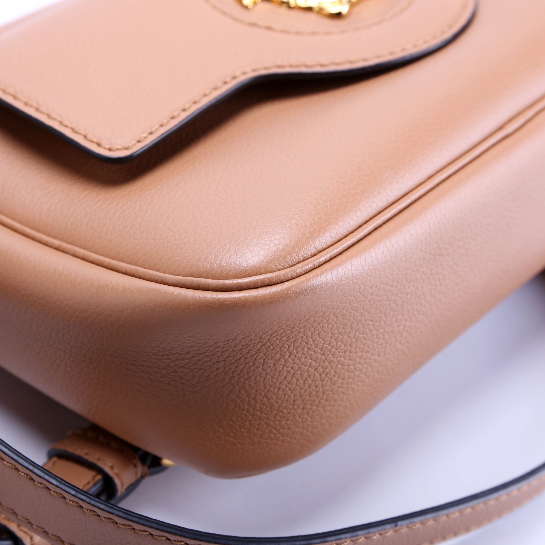 Medusa Camera Bag Leather Tan