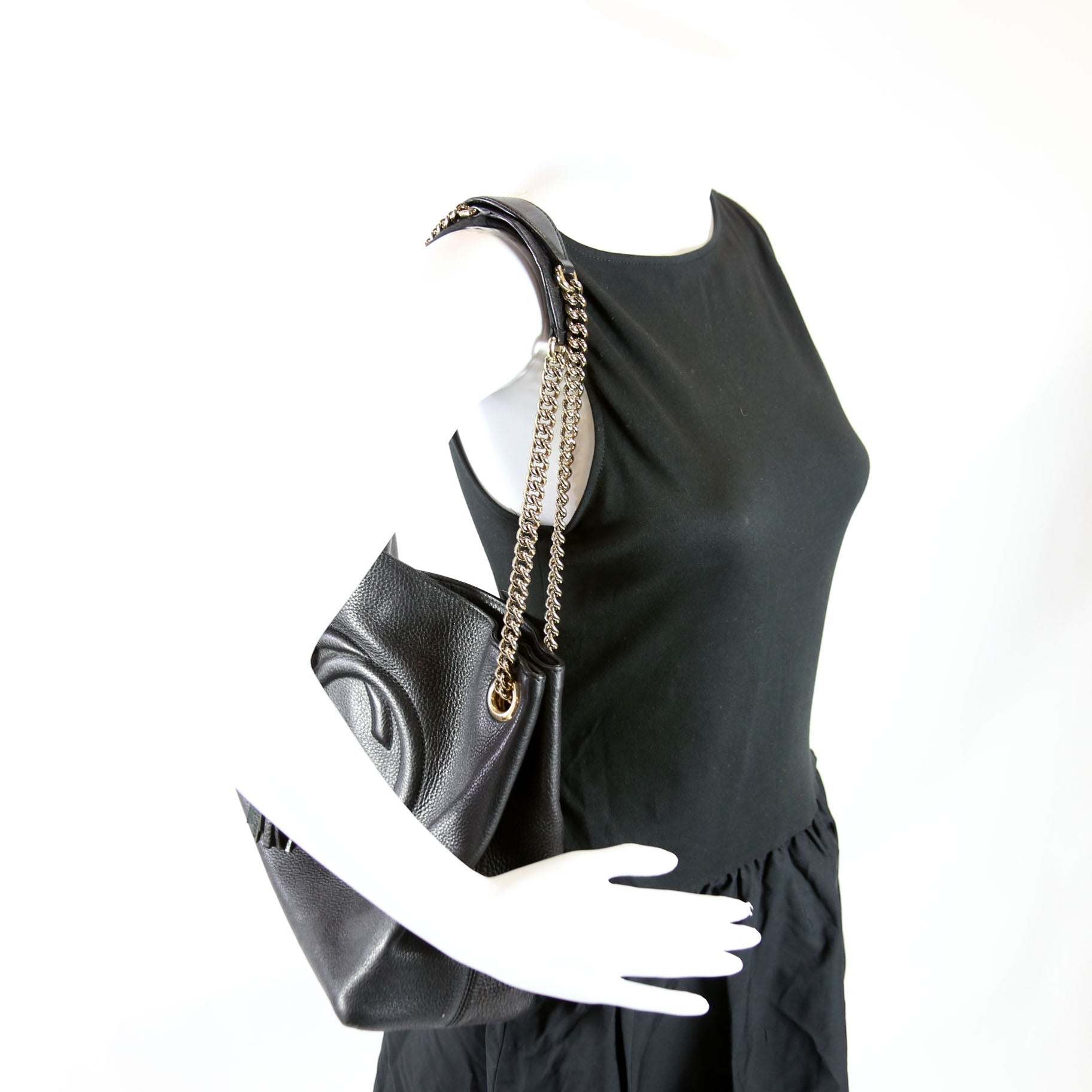 308982 Soho Leather Shoulder Medium Black