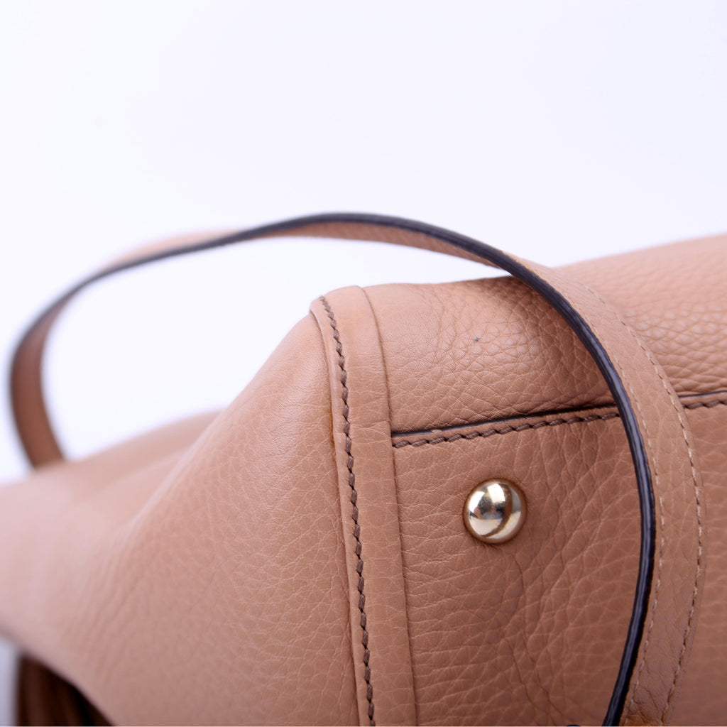 369176 Soho Crossbody Tan