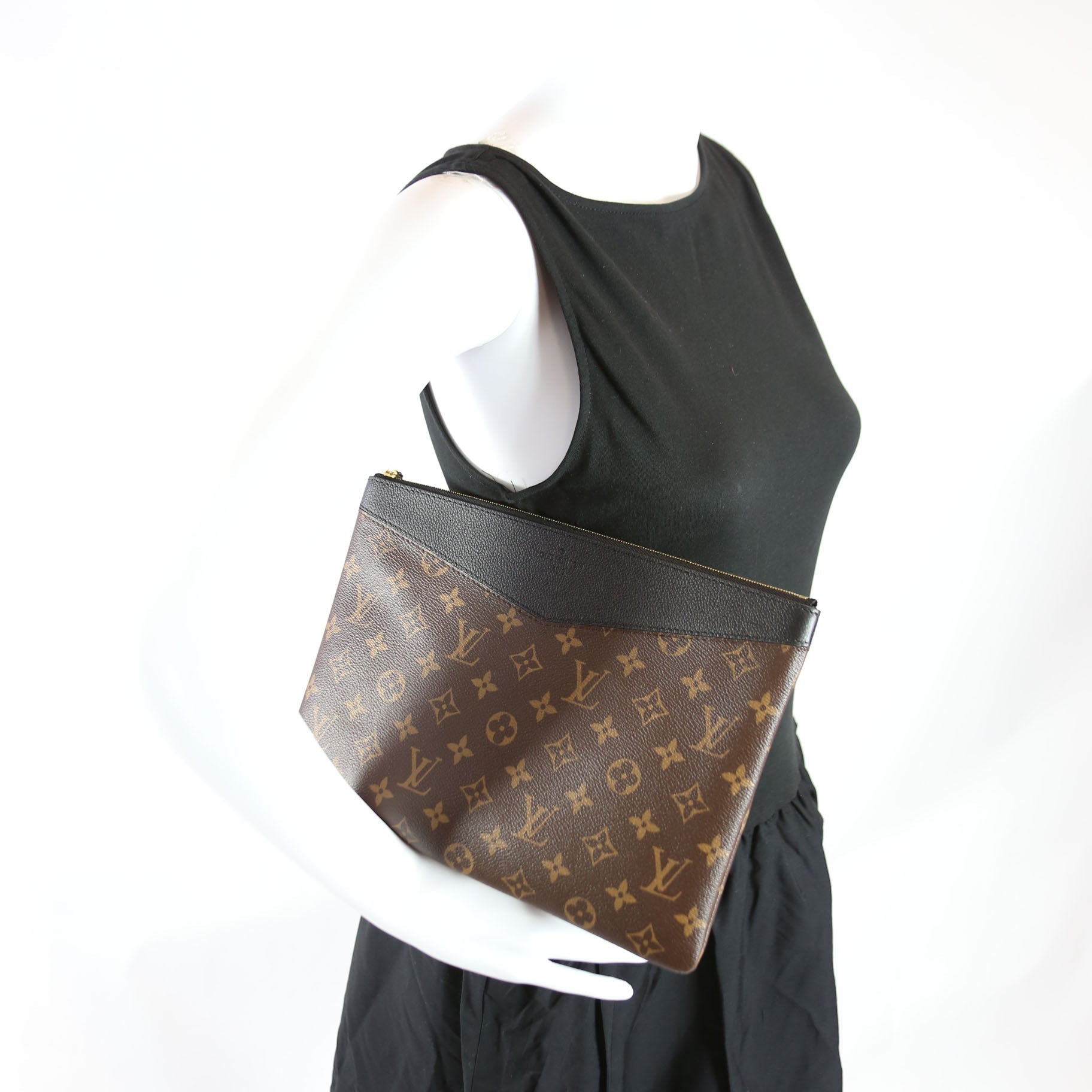 Daily Pouch Monogram Black