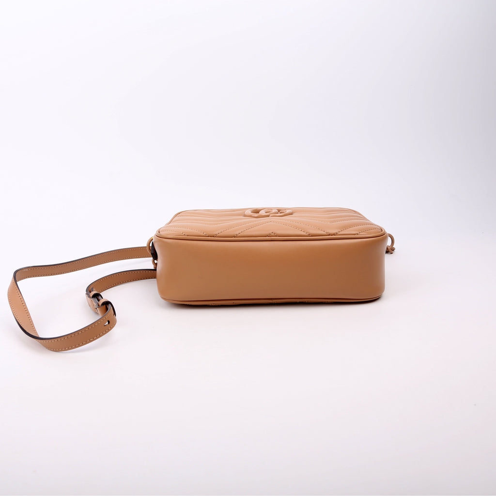 447632 Marmont Small Leather Camera Tan