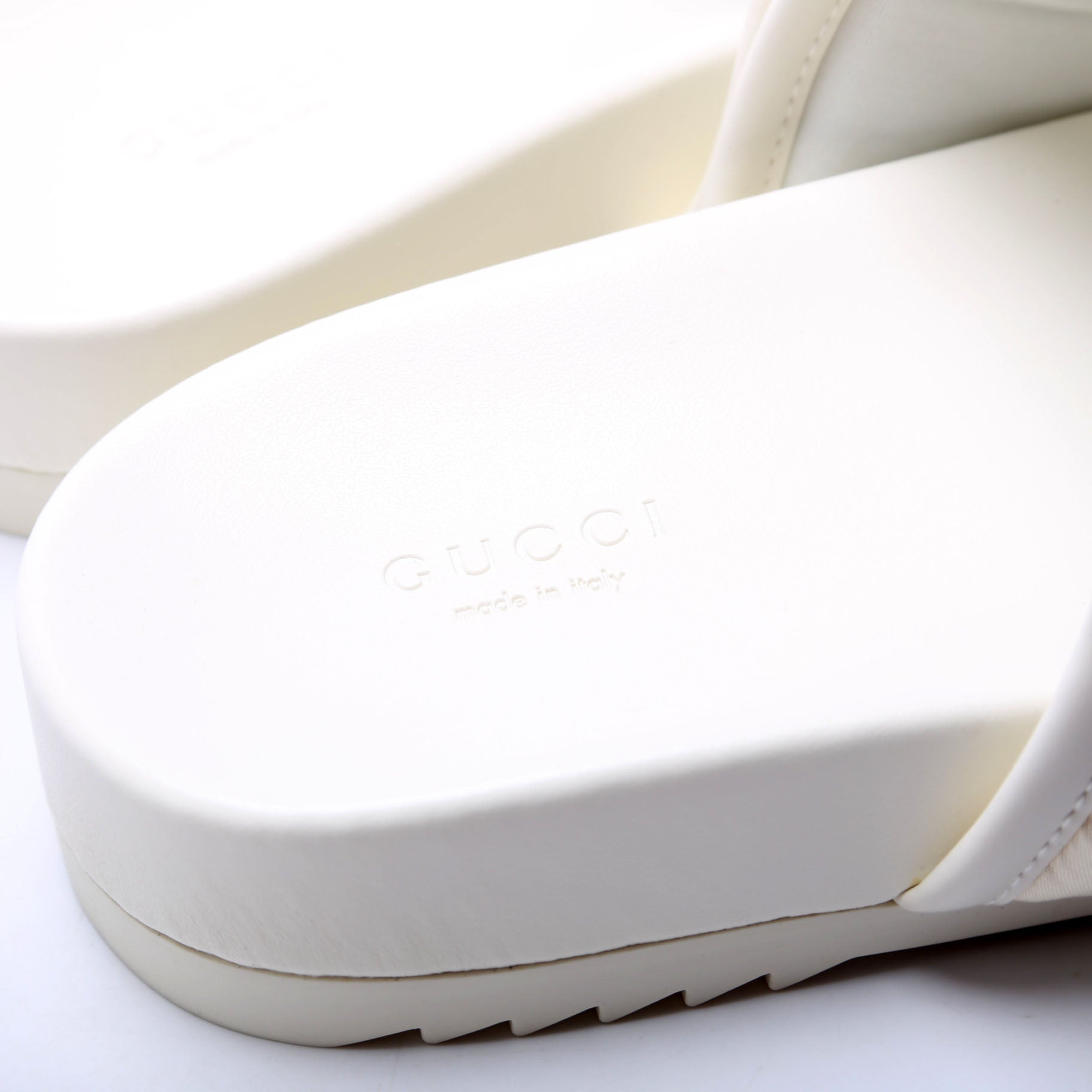 GG Logo Slides Size 39 White and Pink