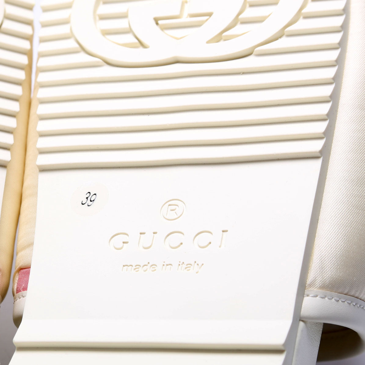 GG Logo Slides Size 39 White and Pink