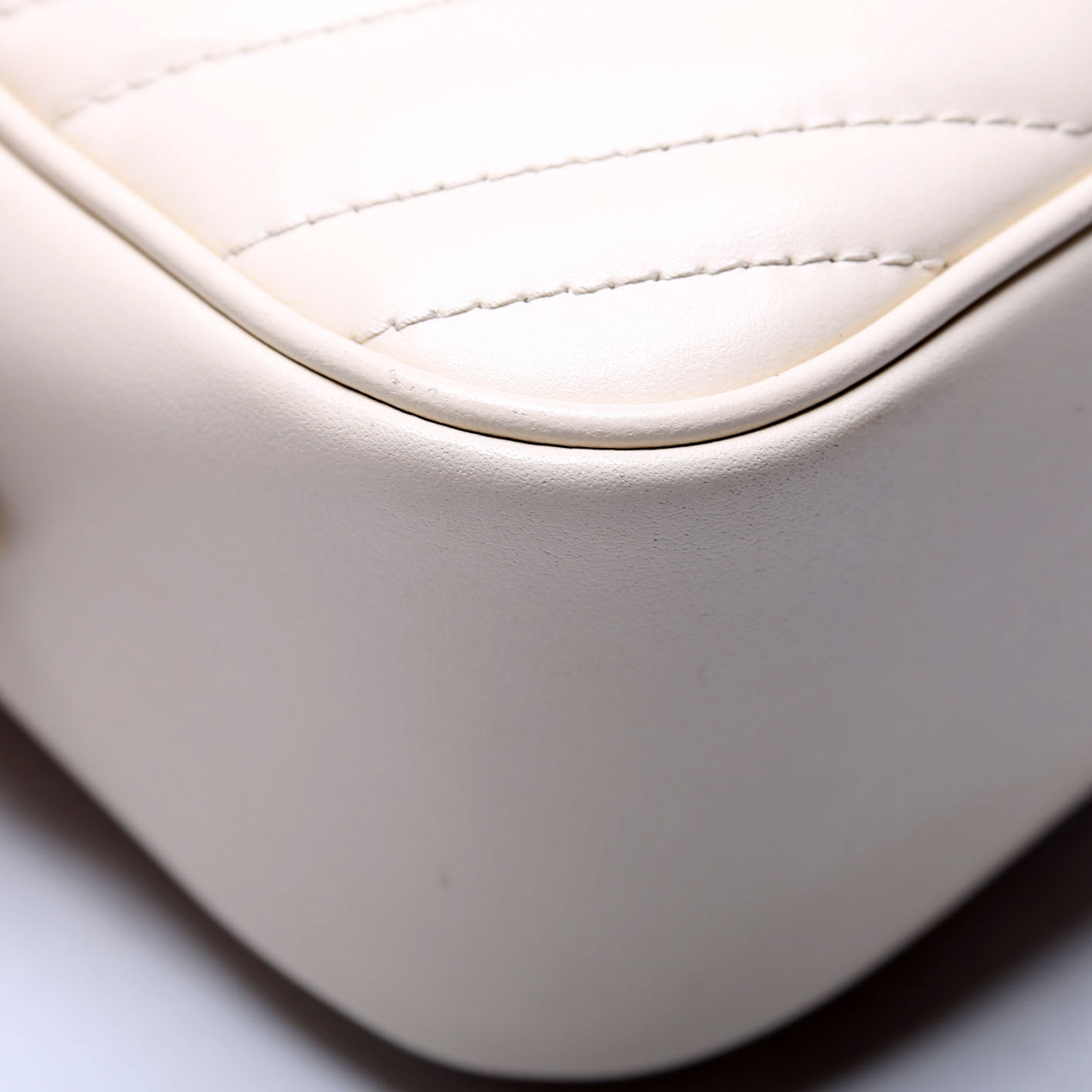 447632 Marmont Small Leather Camera White