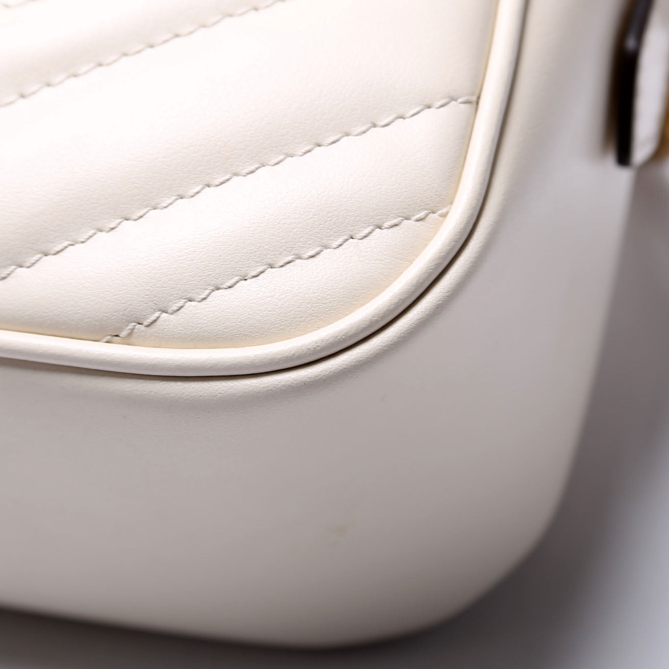 447632 Marmont Small Leather Camera White