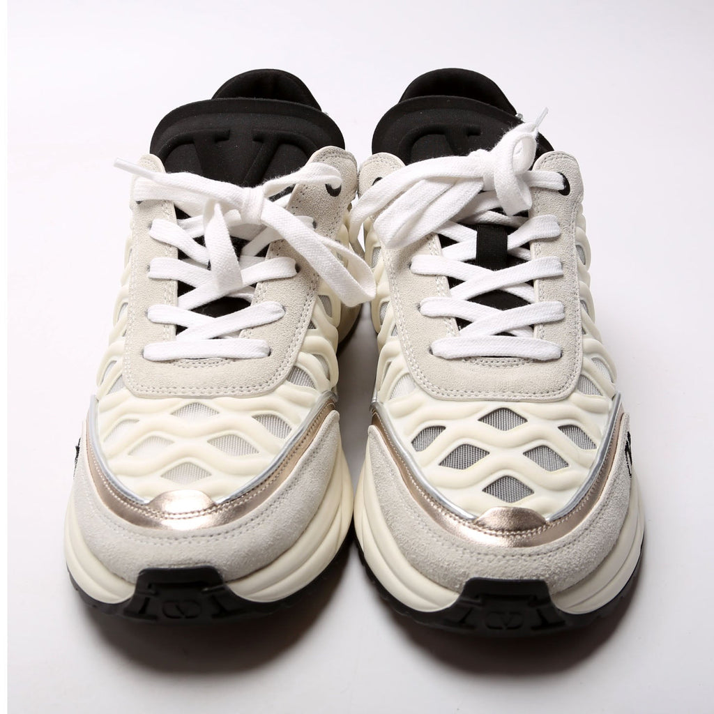 V Logo Go Runner Sneakers Size 38.5 White