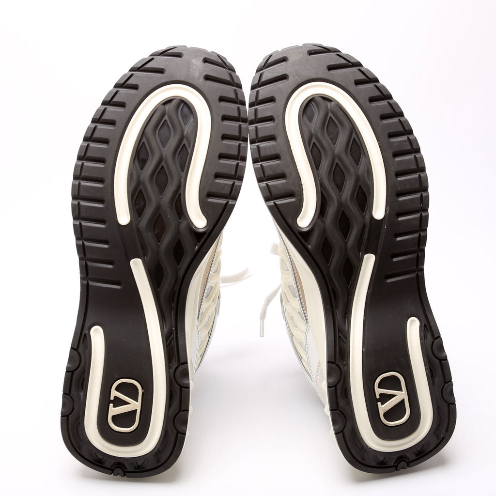 V Logo Go Runner Sneakers Size 38.5 White