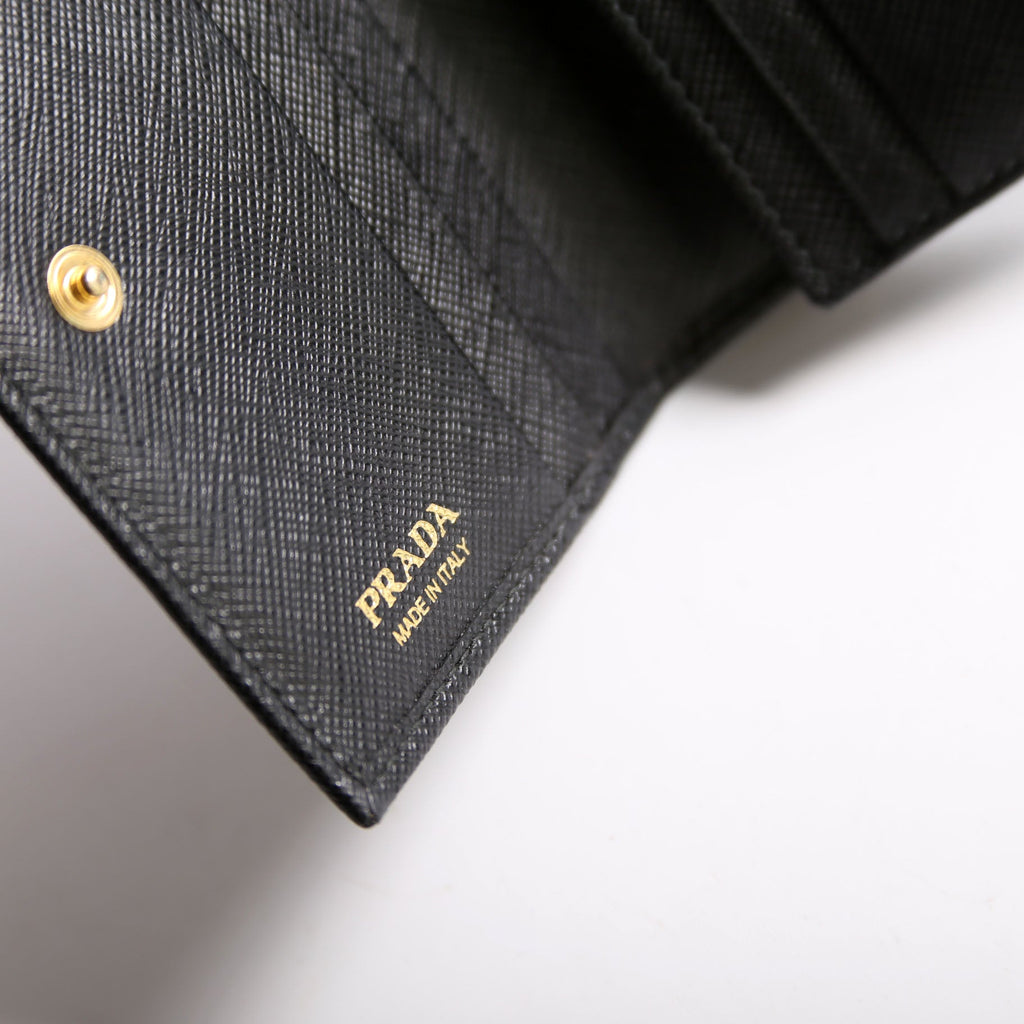 1MV021 Saffiano Triangle Logo Card Case Black